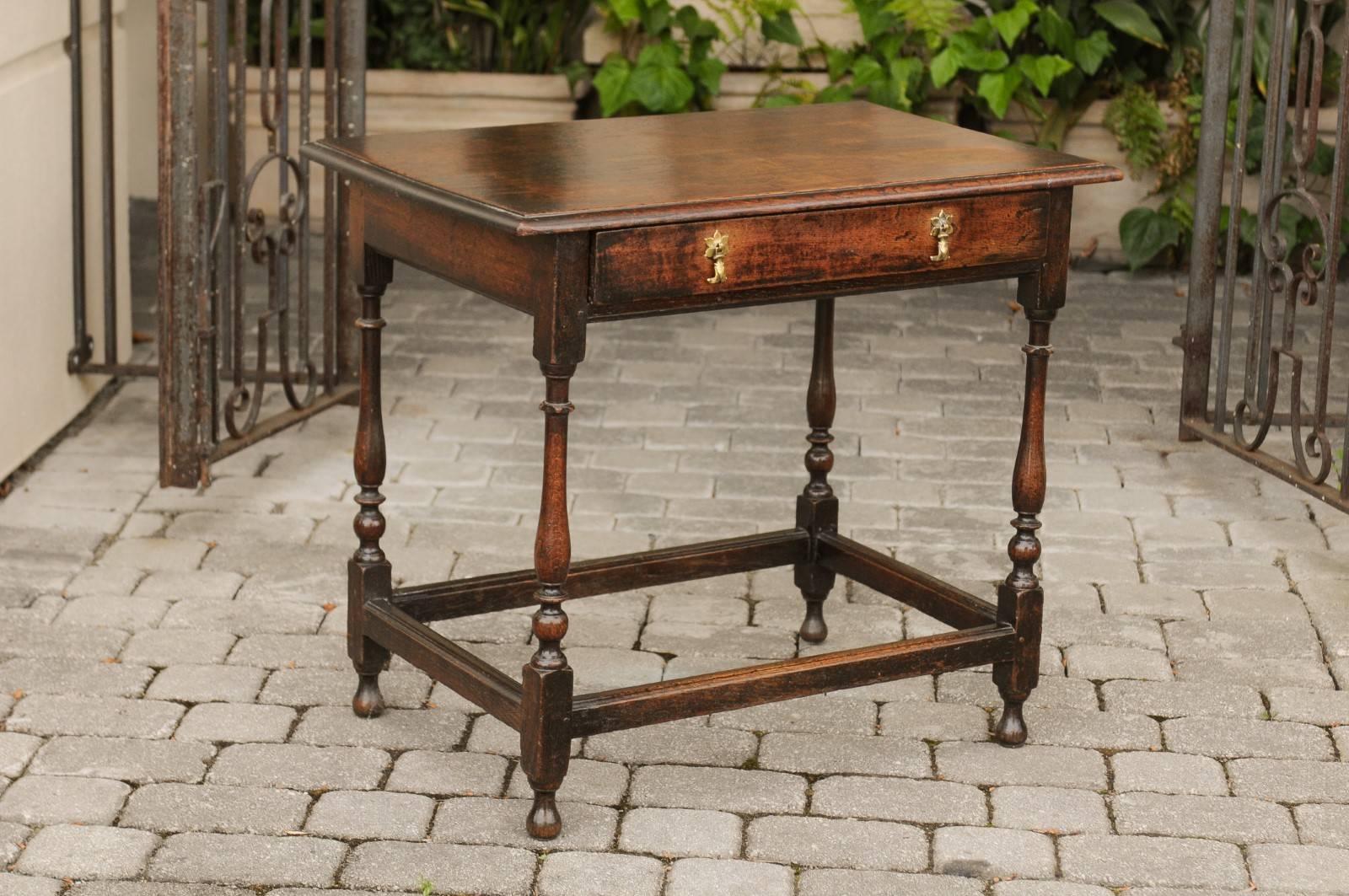 English William and Mary Style 1900s Oak Side Table with Drawer and Turned Legs In Good Condition In Atlanta, GA