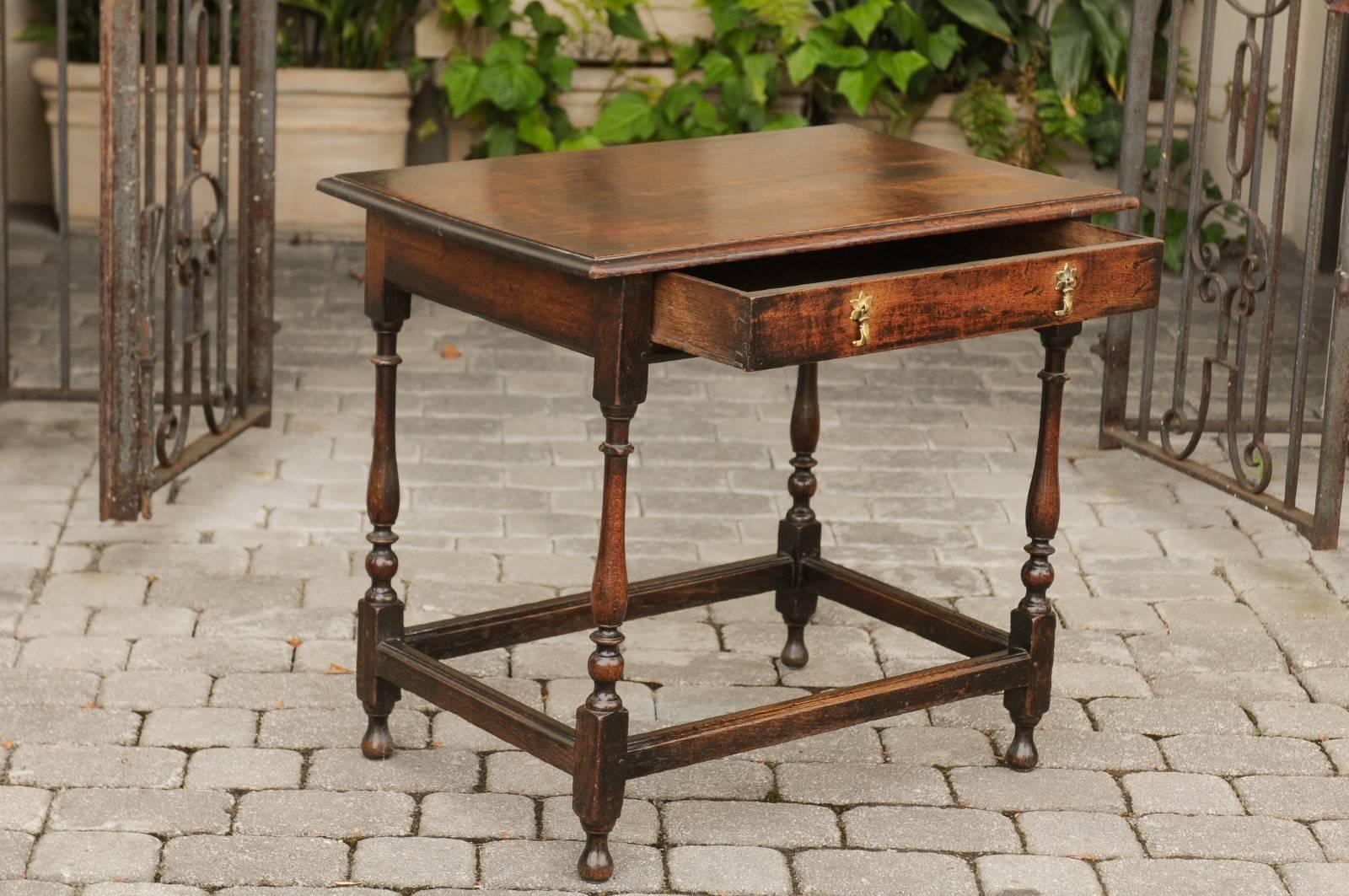 19th Century English William and Mary Style 1900s Oak Side Table with Drawer and Turned Legs