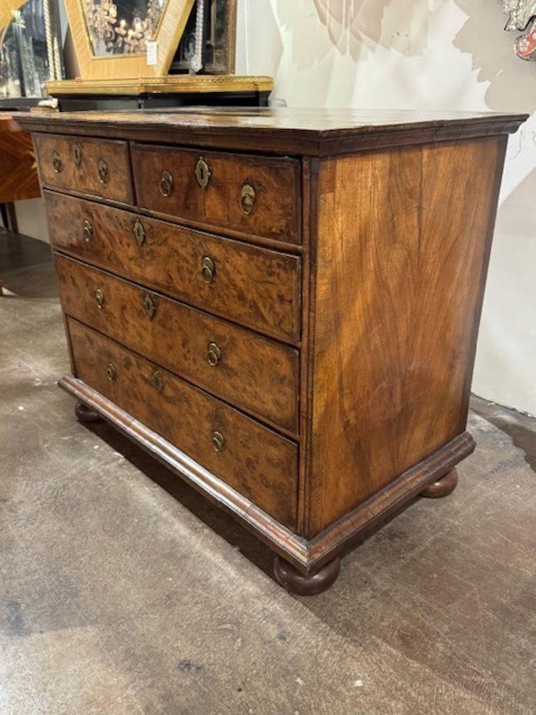English William and Mary Walnut Chest In Good Condition For Sale In Dallas, TX
