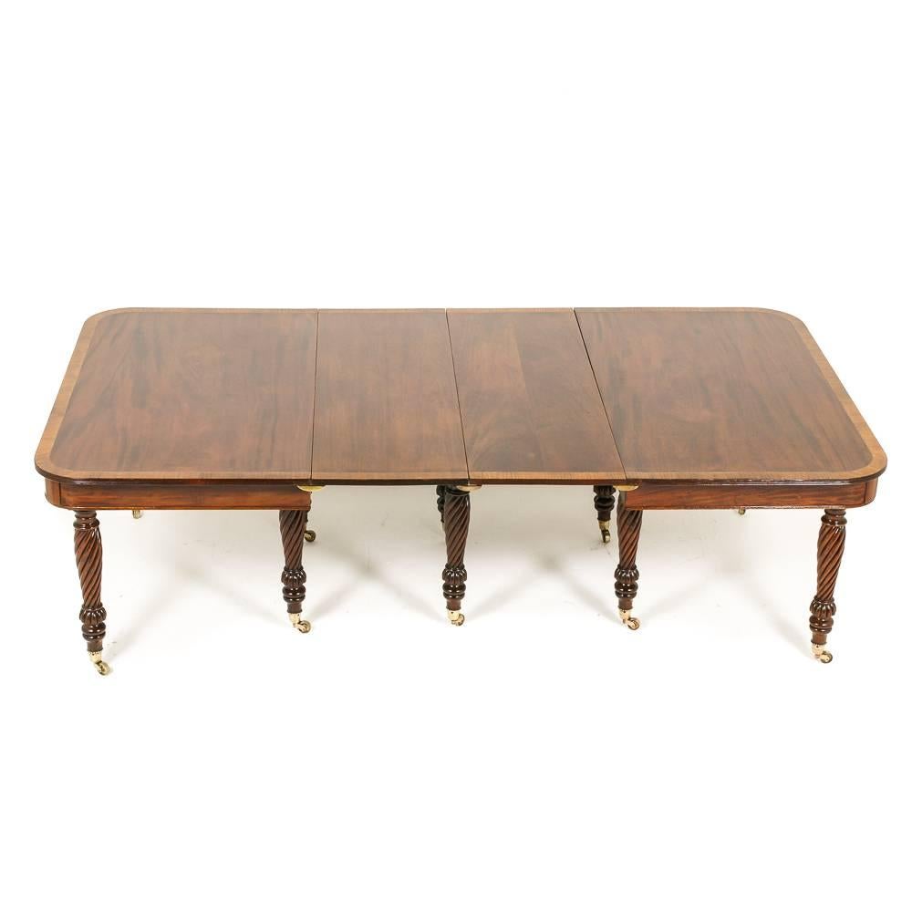 English William IV Banquet Table with Seven Leaves In Excellent Condition In Vancouver, British Columbia