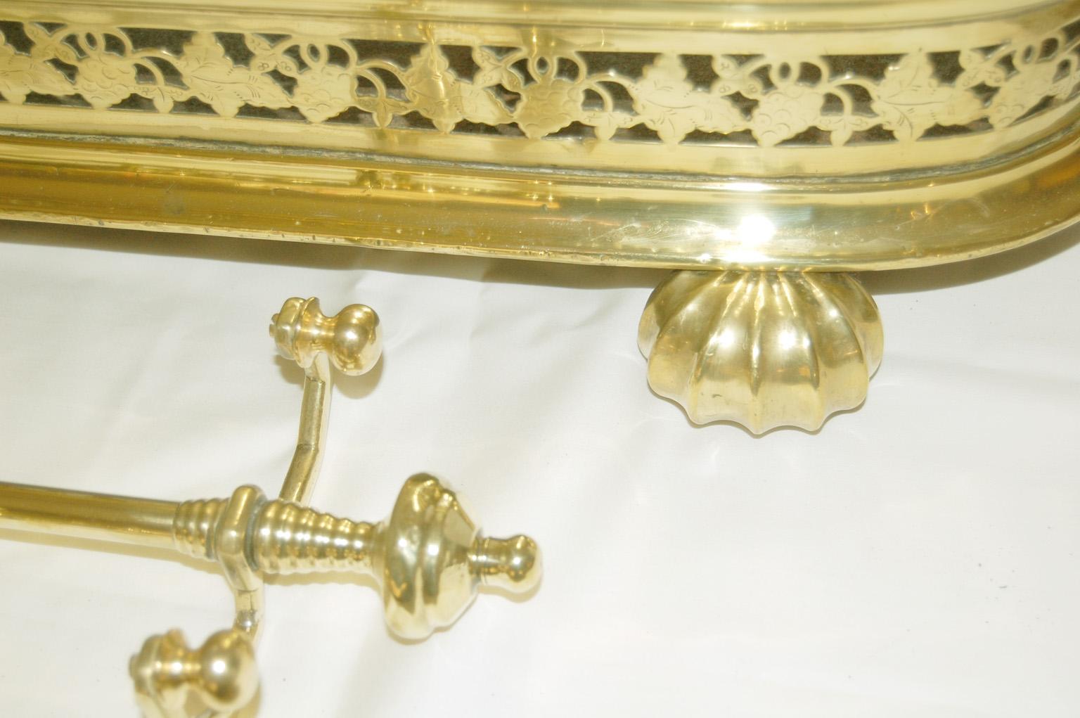English William IV Brass Pierced  Fender with Removable Fire Tool Stanchions For Sale 2