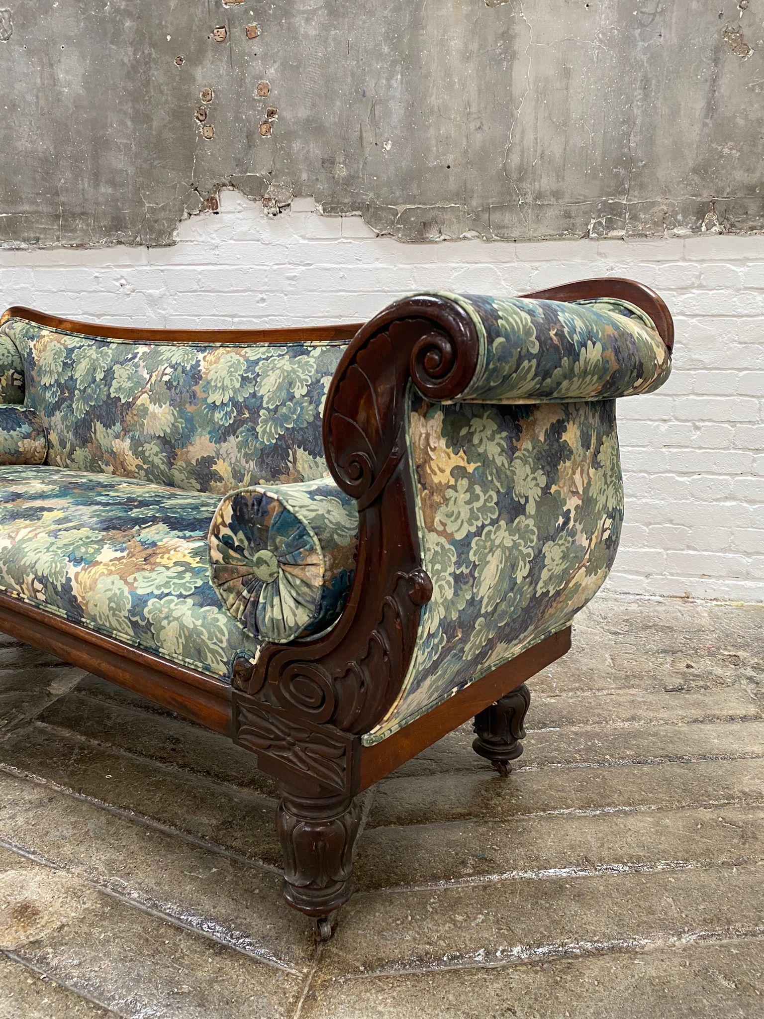 Englisches geschnitztes Sofa im William-IV-Stil, 19. Jahrhundert im Angebot 6