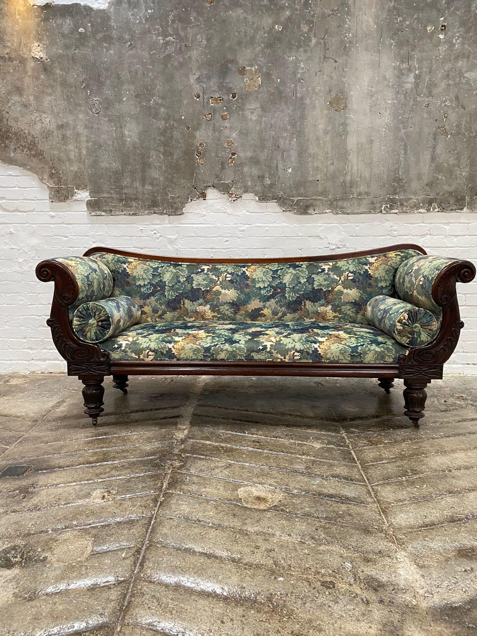 English William IV Carved Sofa, 19th Century For Sale 1