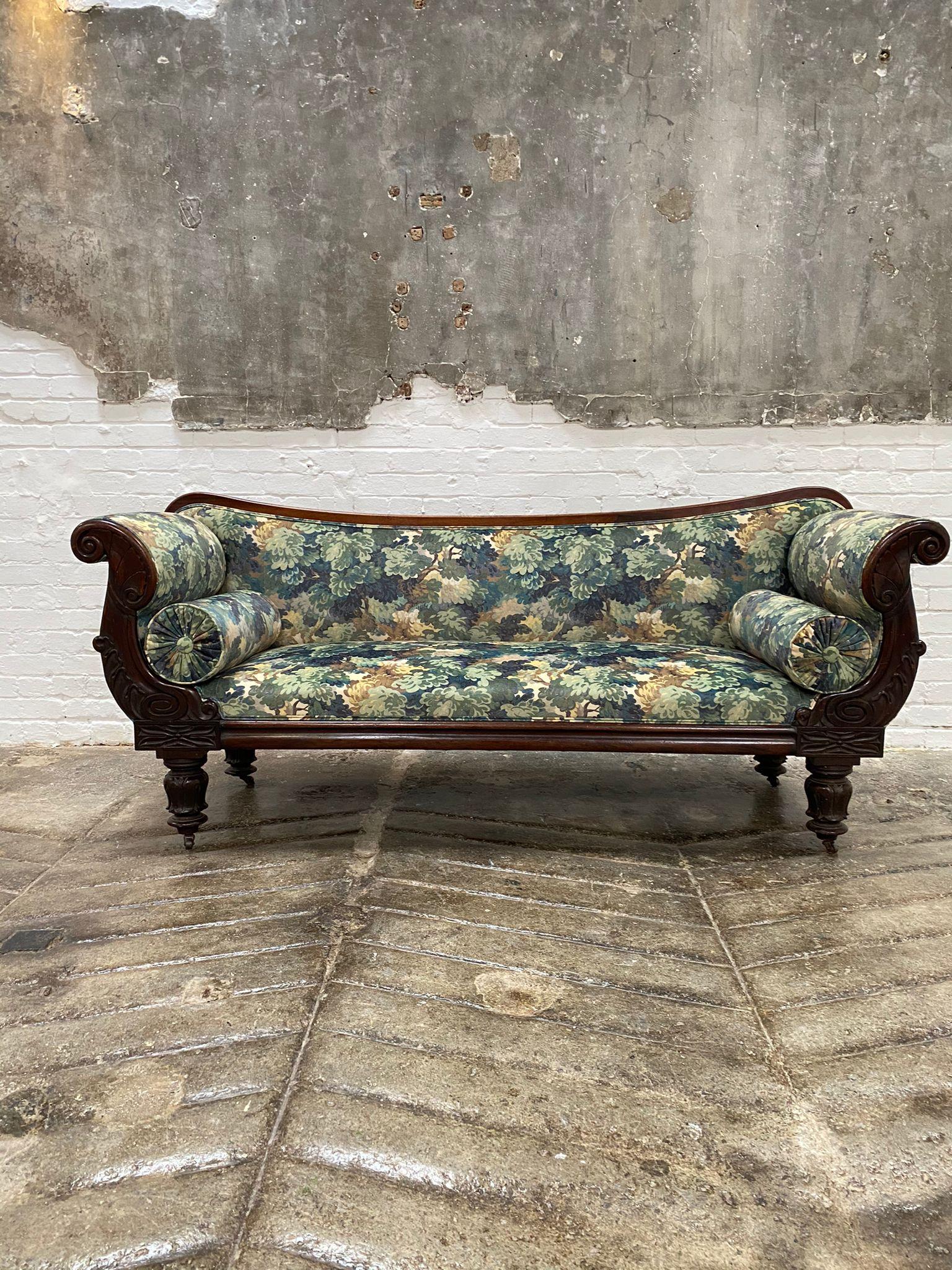 Sofá tallado inglés William IV, Siglo XIX en venta 1