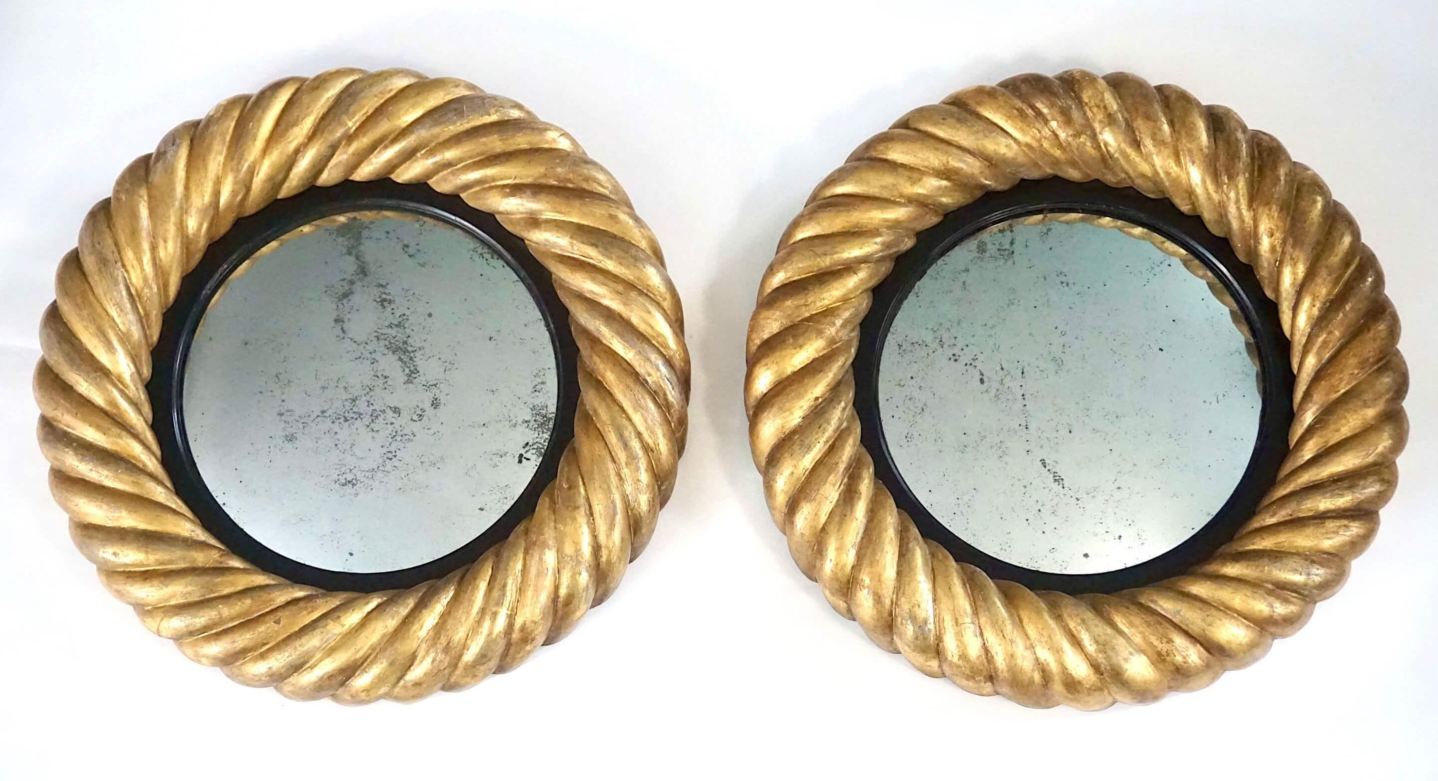 English William IV Giltwood Convex Mirrors of Unusual Form, Pair, circa 1830 For Sale 4