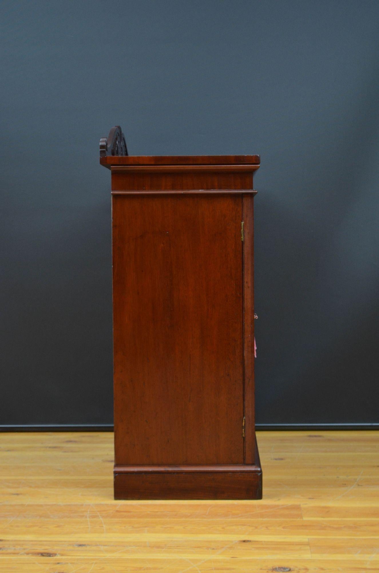 English William IV Mahogany Chiffonier Sideboard For Sale 10
