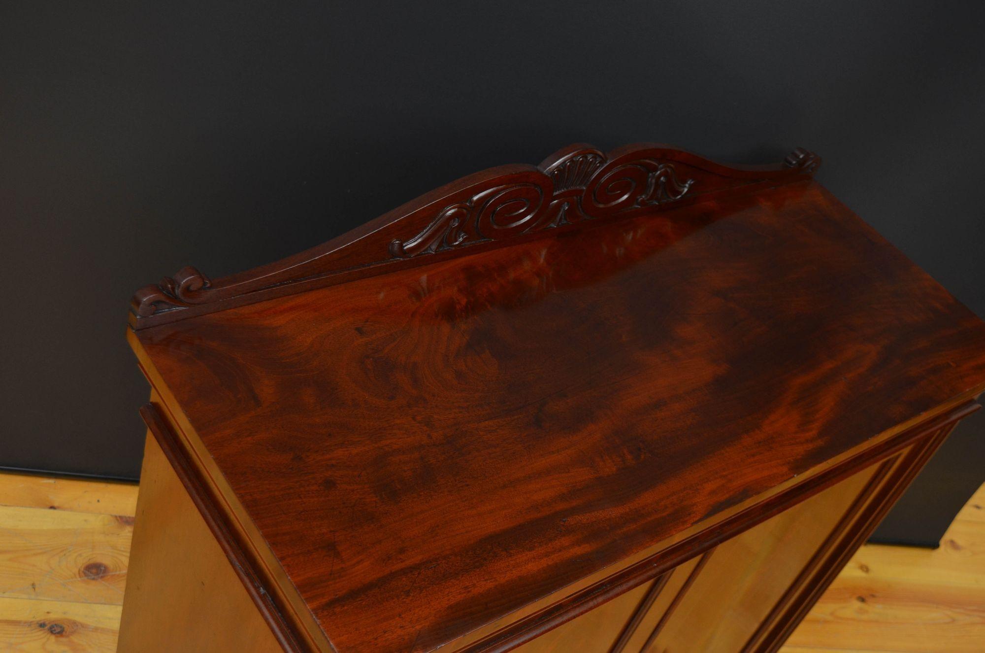 English William IV Mahogany Chiffonier Sideboard For Sale 1