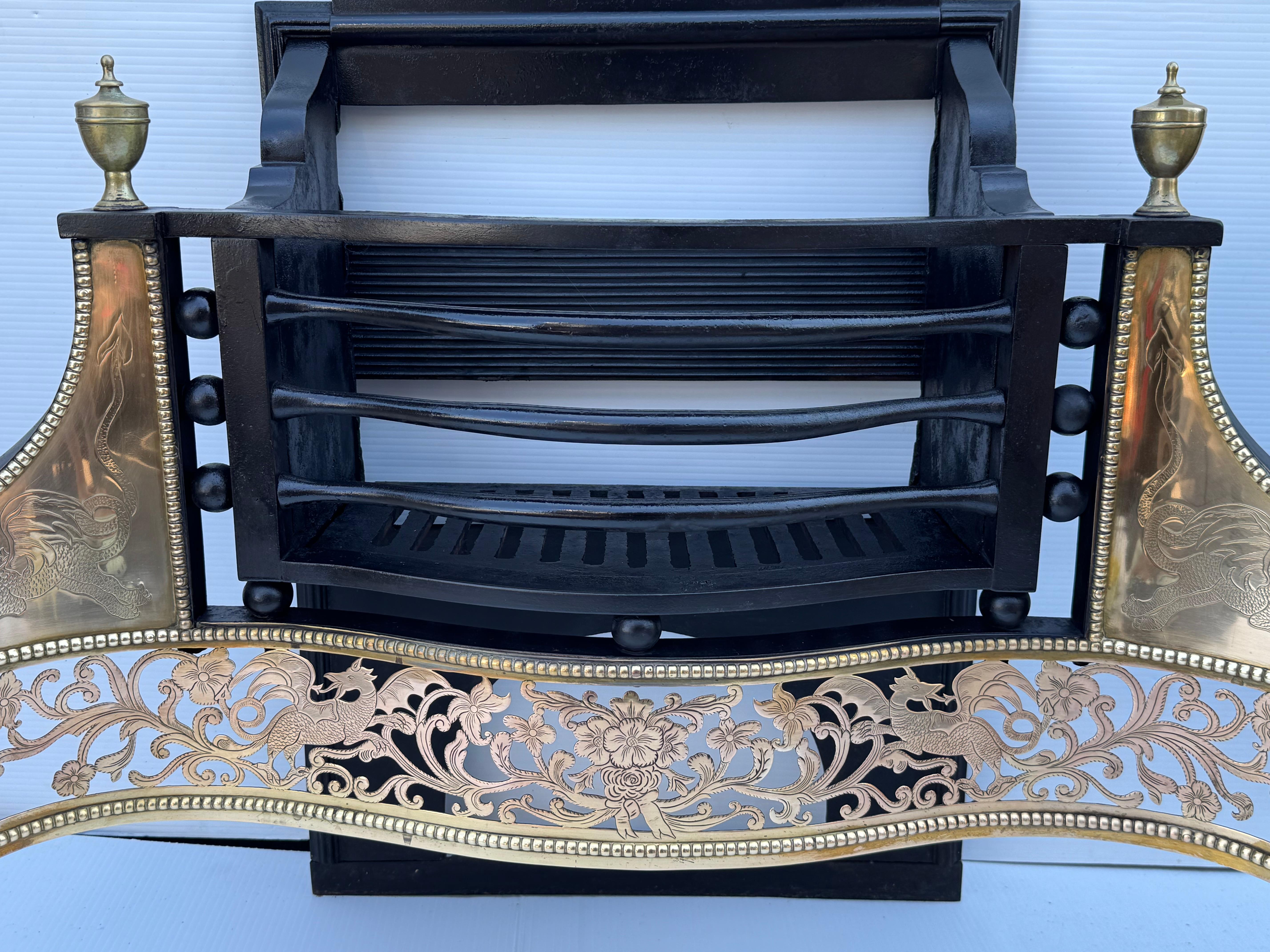 Rejilla de chimenea inglesa de latón ormolu de Guillermo IV con dragones y serpientes en Bueno estado para la venta en Bensalem, PA