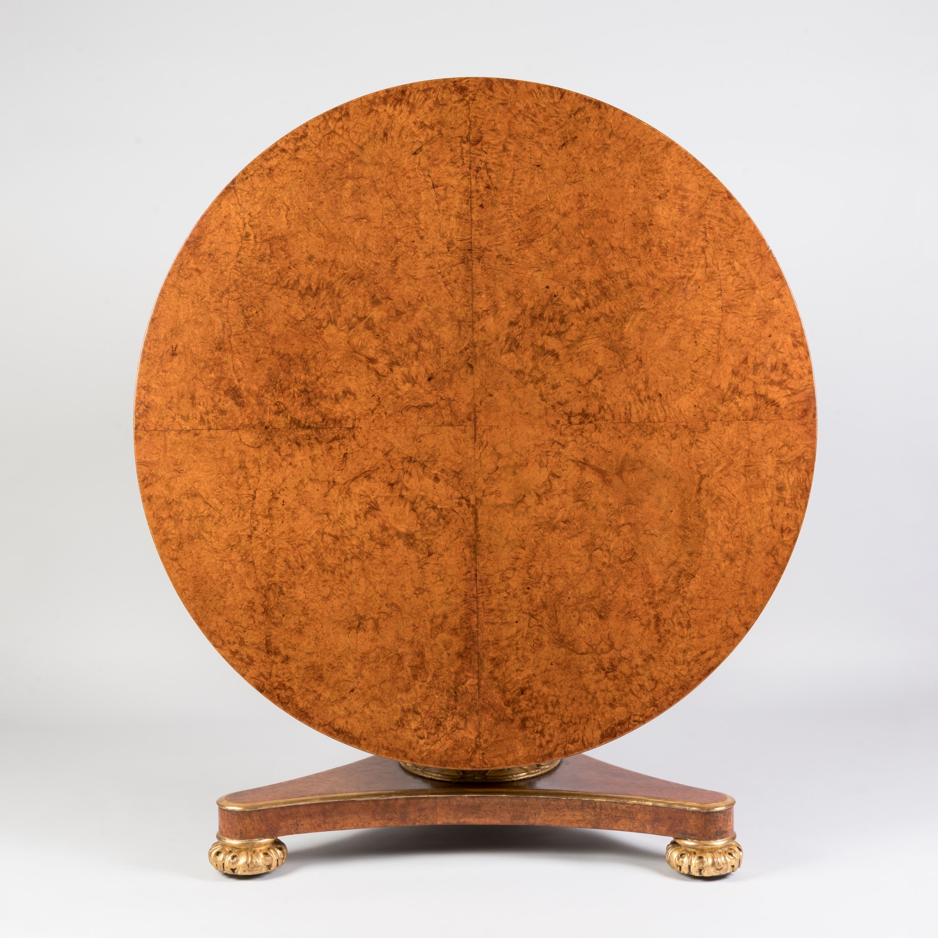 English William IV Period Burr Elm Parcel-Gilt Centre Table Attributed to Seddon In Good Condition For Sale In London, GB