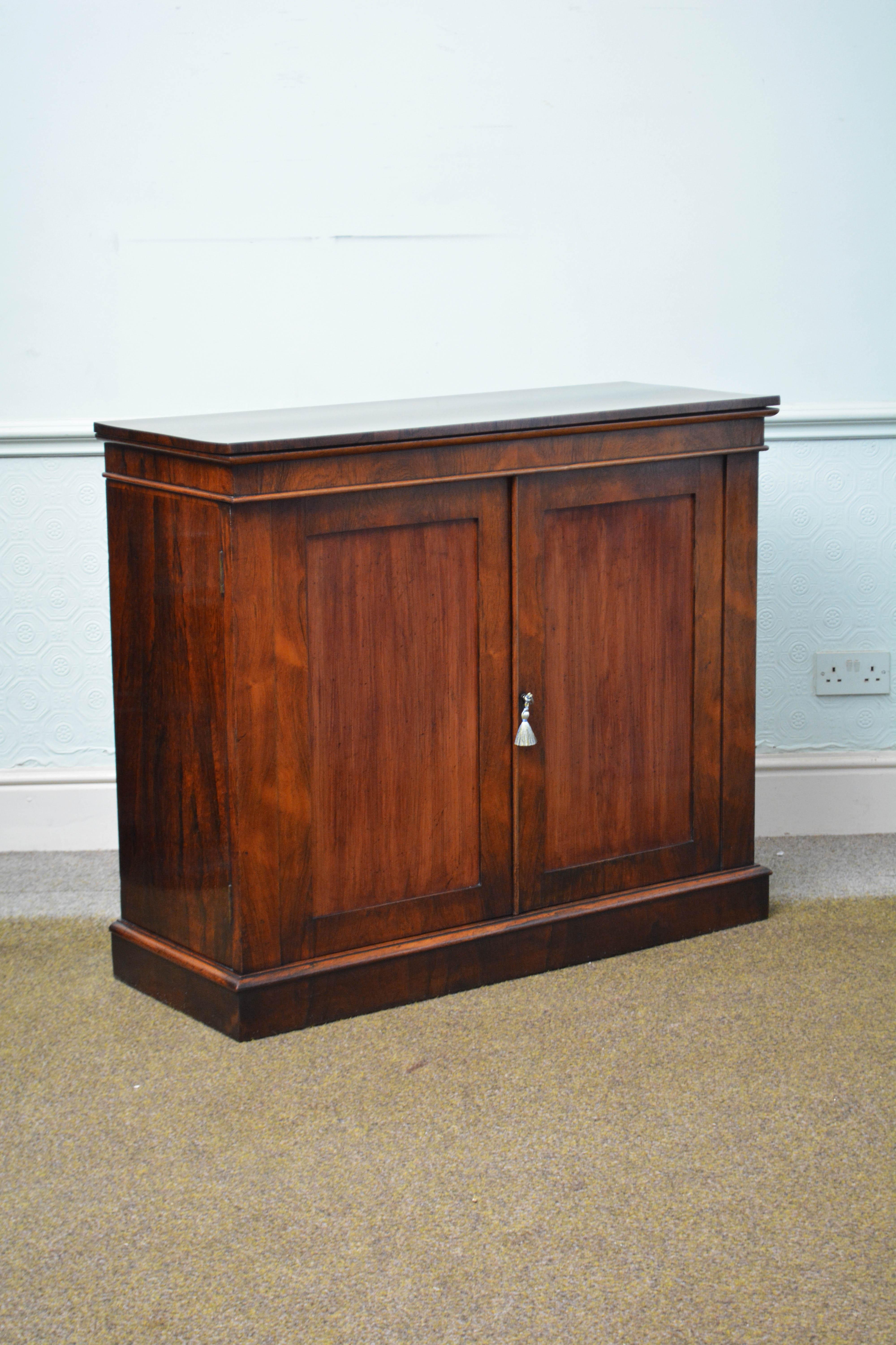 English William IV Rosewood Sideboard c1830s In Good Condition In High Peak, GB