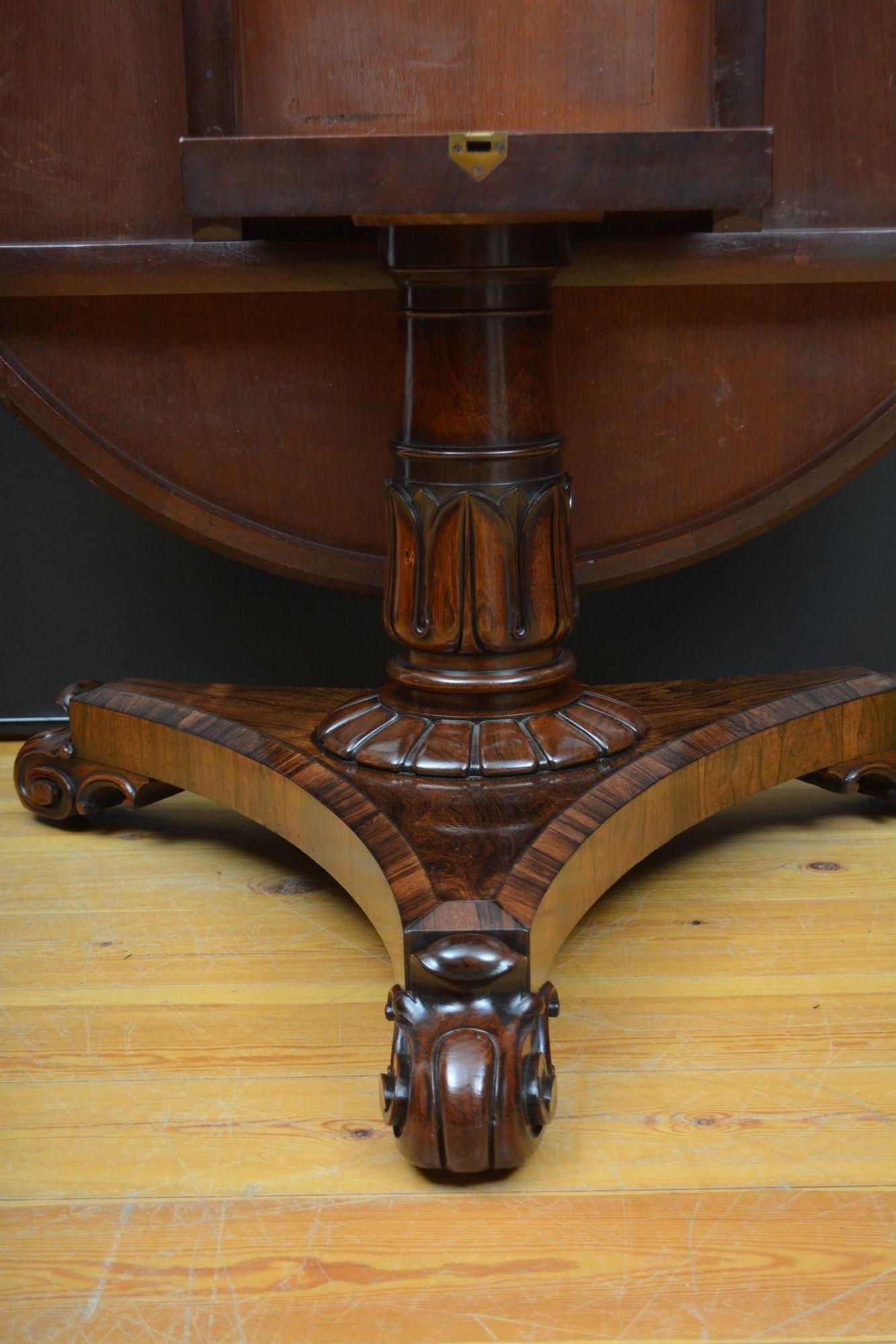 Table centrale anglaise William IV en bois de rose à plateau basculant en vente 4