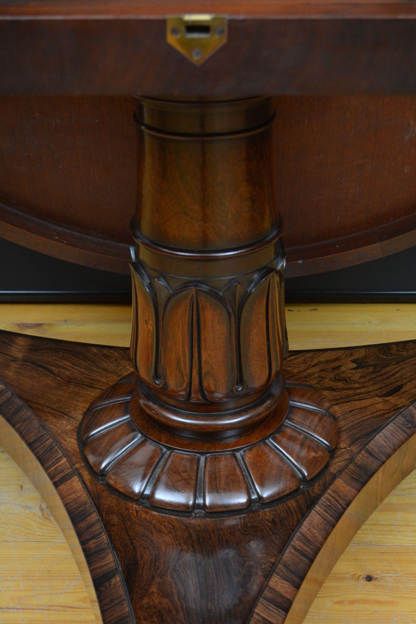 Table centrale anglaise William IV en bois de rose à plateau basculant en vente 5