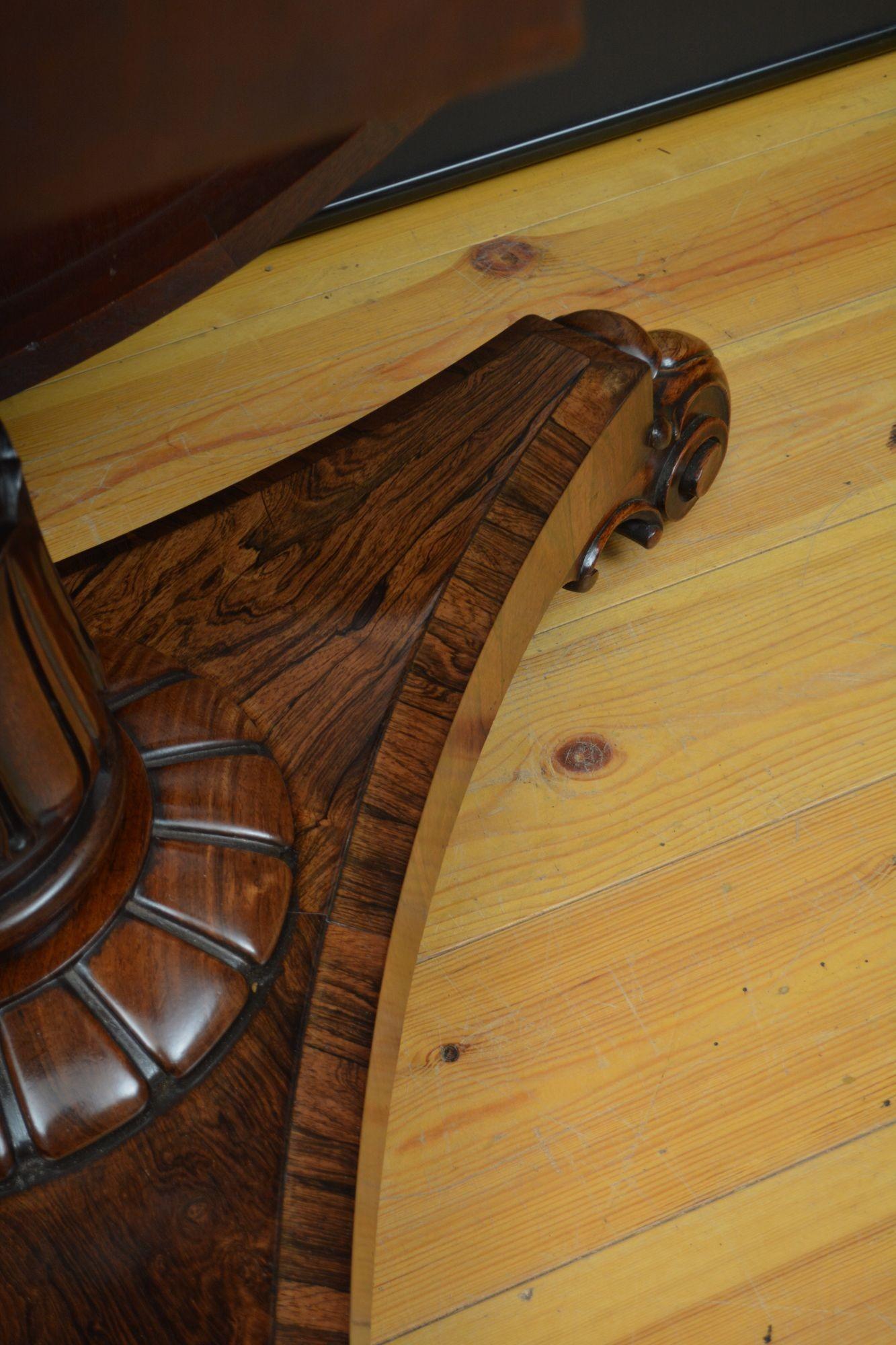 Table centrale anglaise William IV en bois de rose à plateau basculant en vente 7