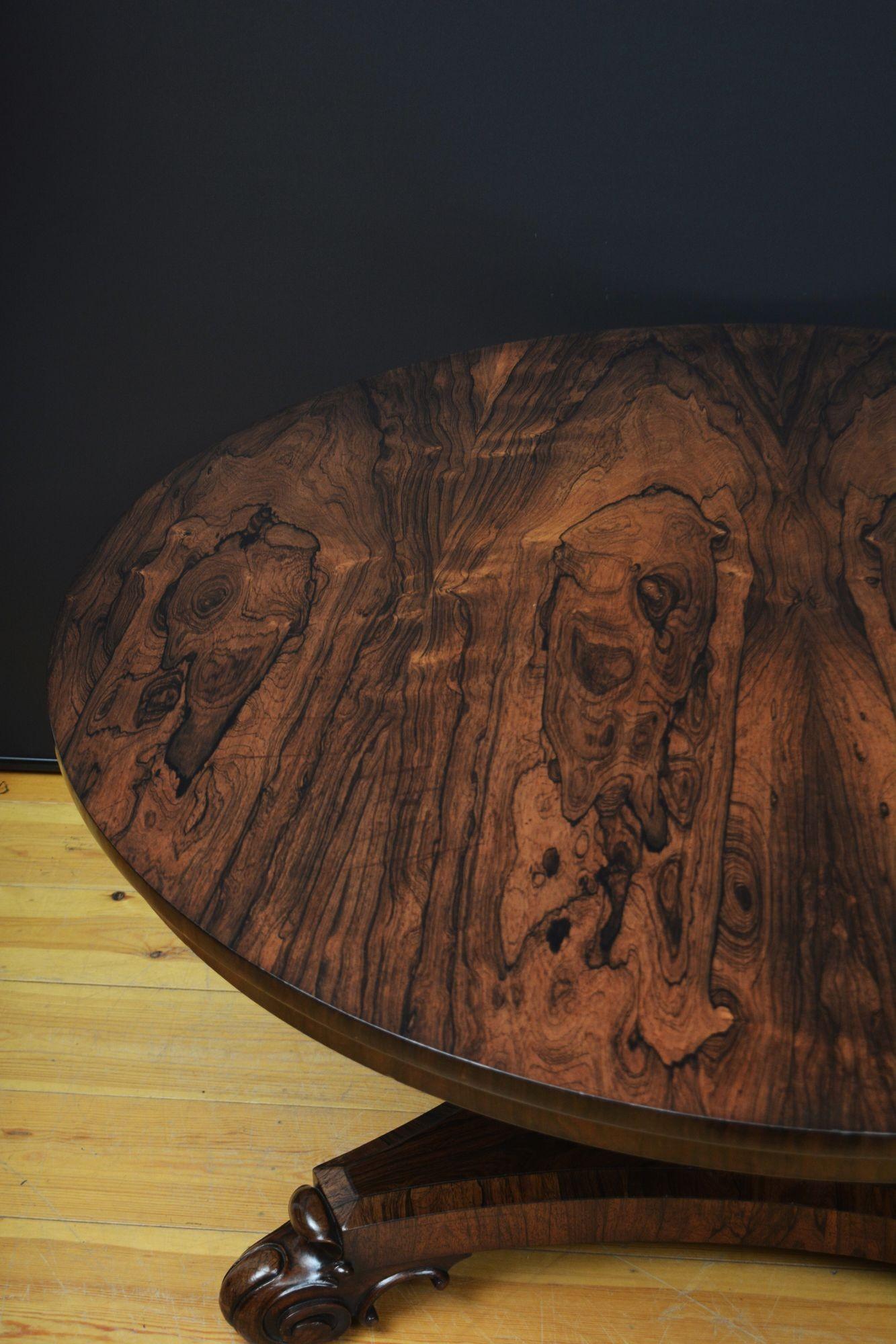 XIXe siècle Table centrale anglaise William IV en bois de rose à plateau basculant en vente