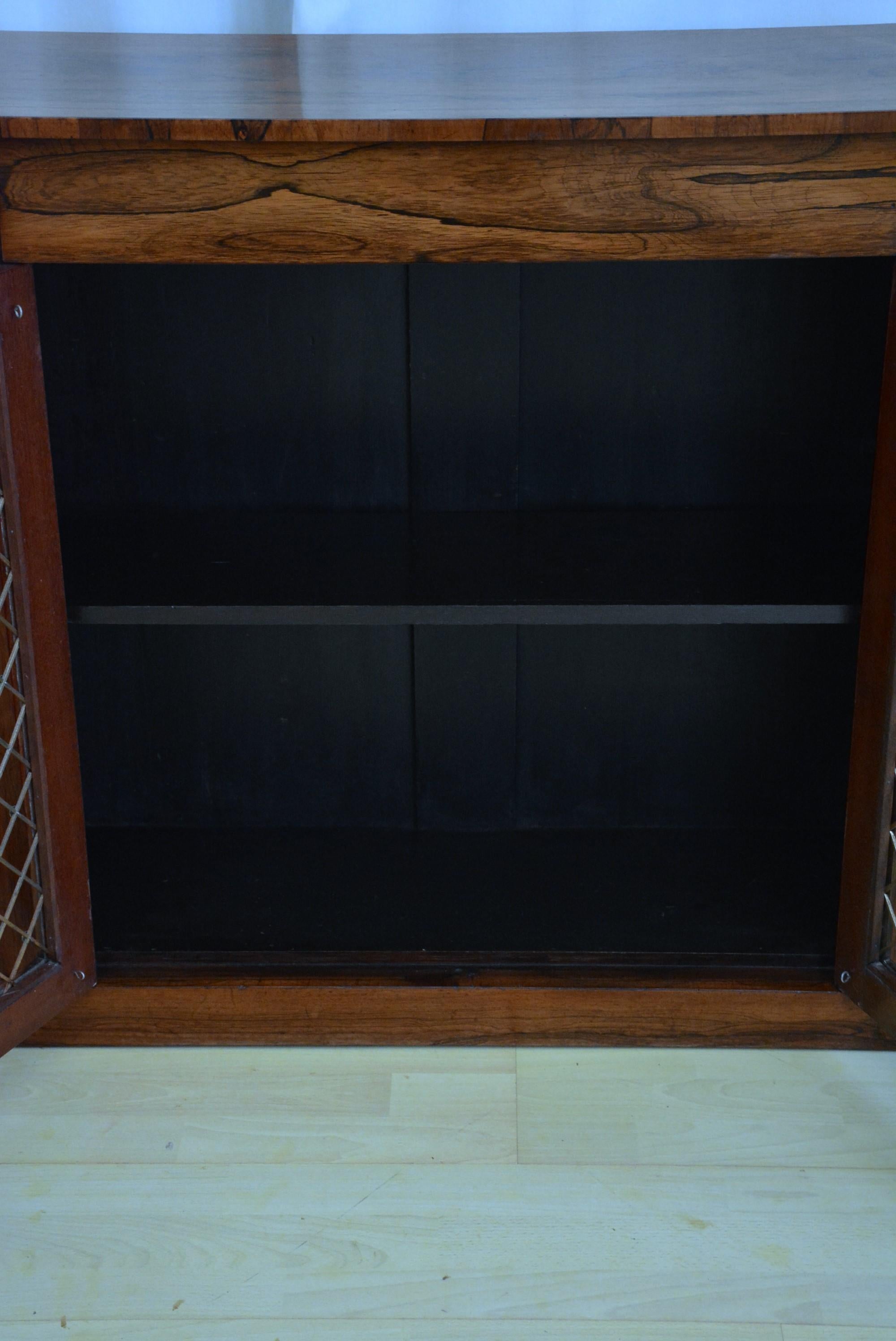 Aparador inglés Guillermo IV de palisandro c1840 en venta 9