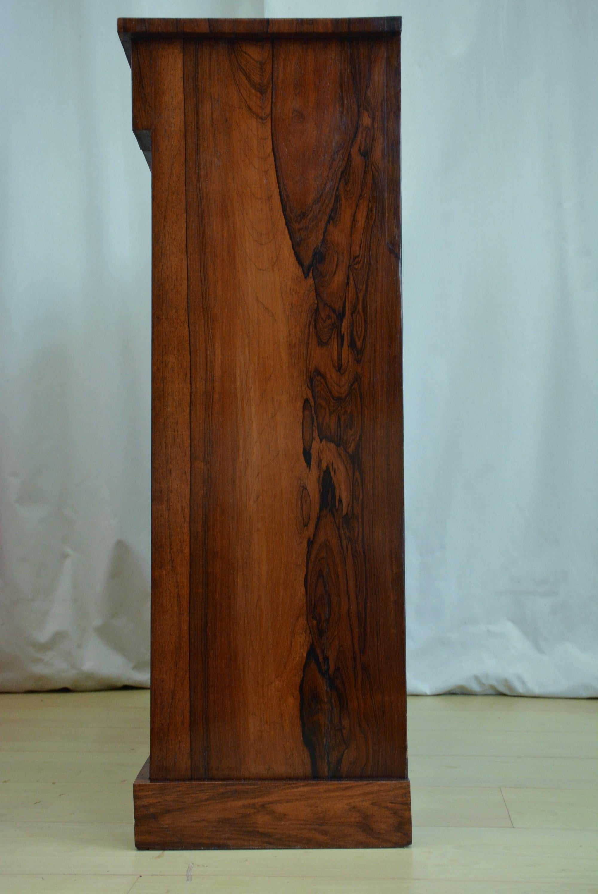 Aparador inglés Guillermo IV de palisandro c1840 en venta 11