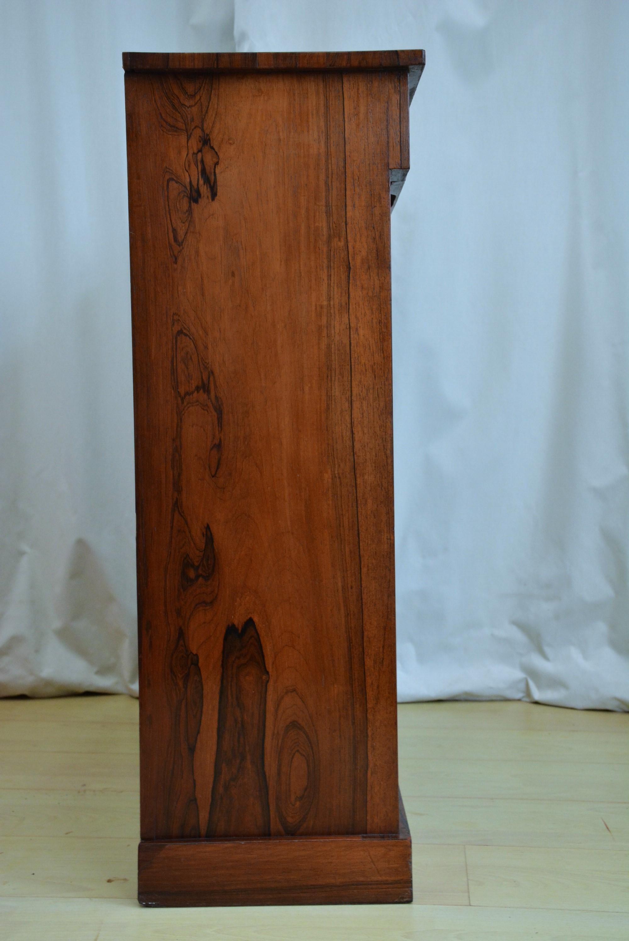 Aparador inglés Guillermo IV de palisandro c1840 en venta 13