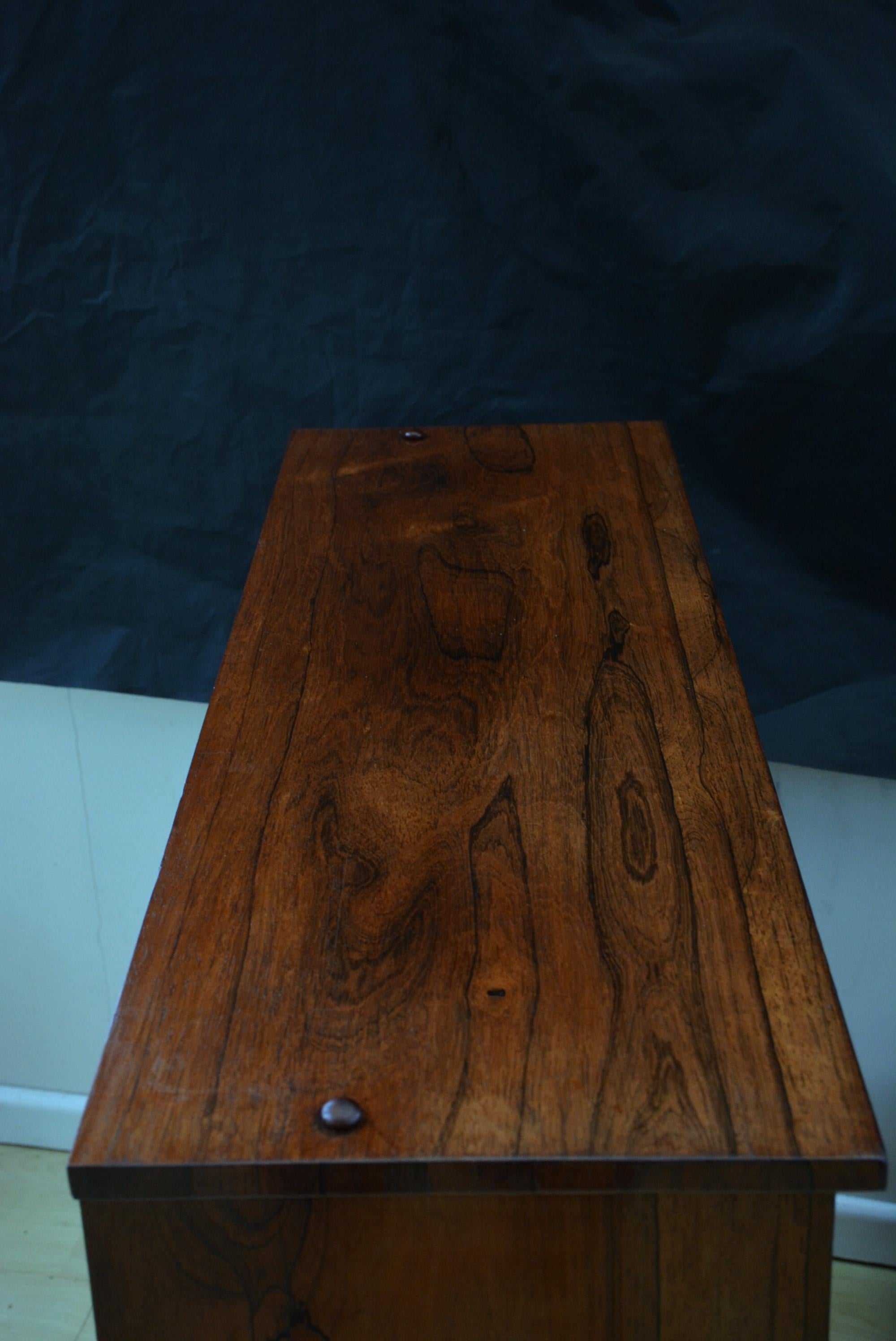 Aparador inglés Guillermo IV de palisandro c1840 Madera en venta