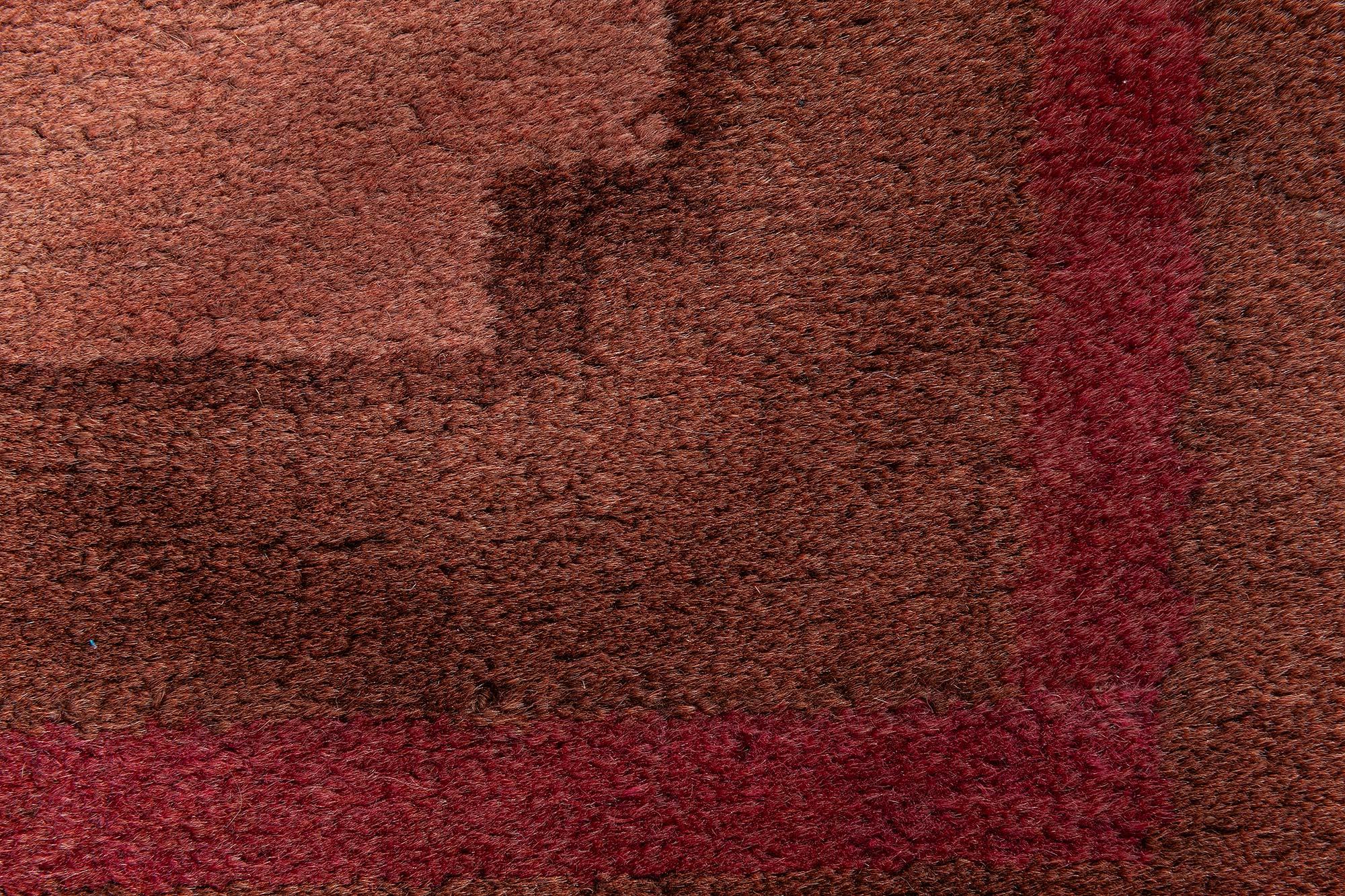 English Wilton Rug (Machine Made) In Good Condition For Sale In New York, NY