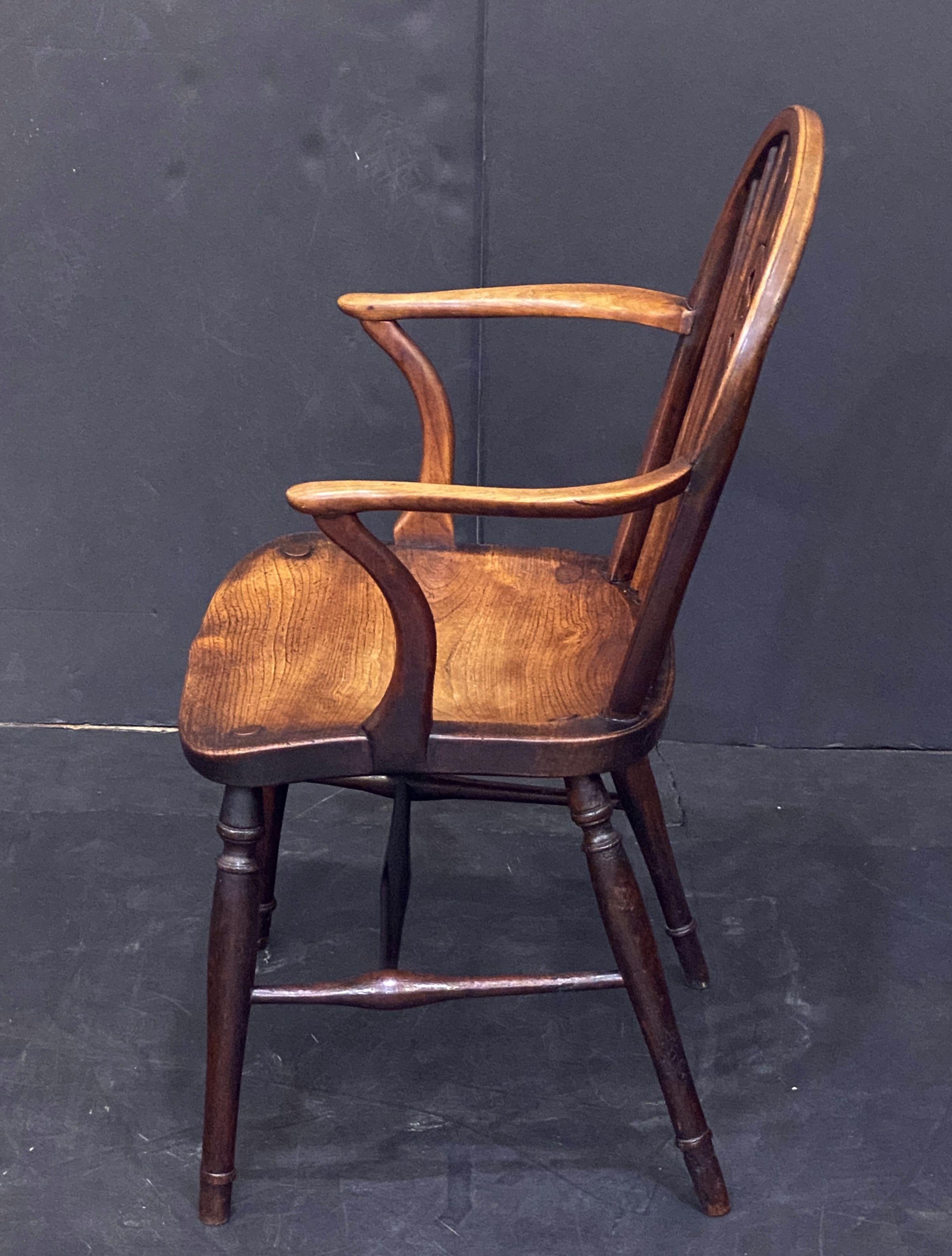 Englischer Windsor-Sessel aus Esche und Ulme mit Kapitänsradrücken (Holz) im Angebot