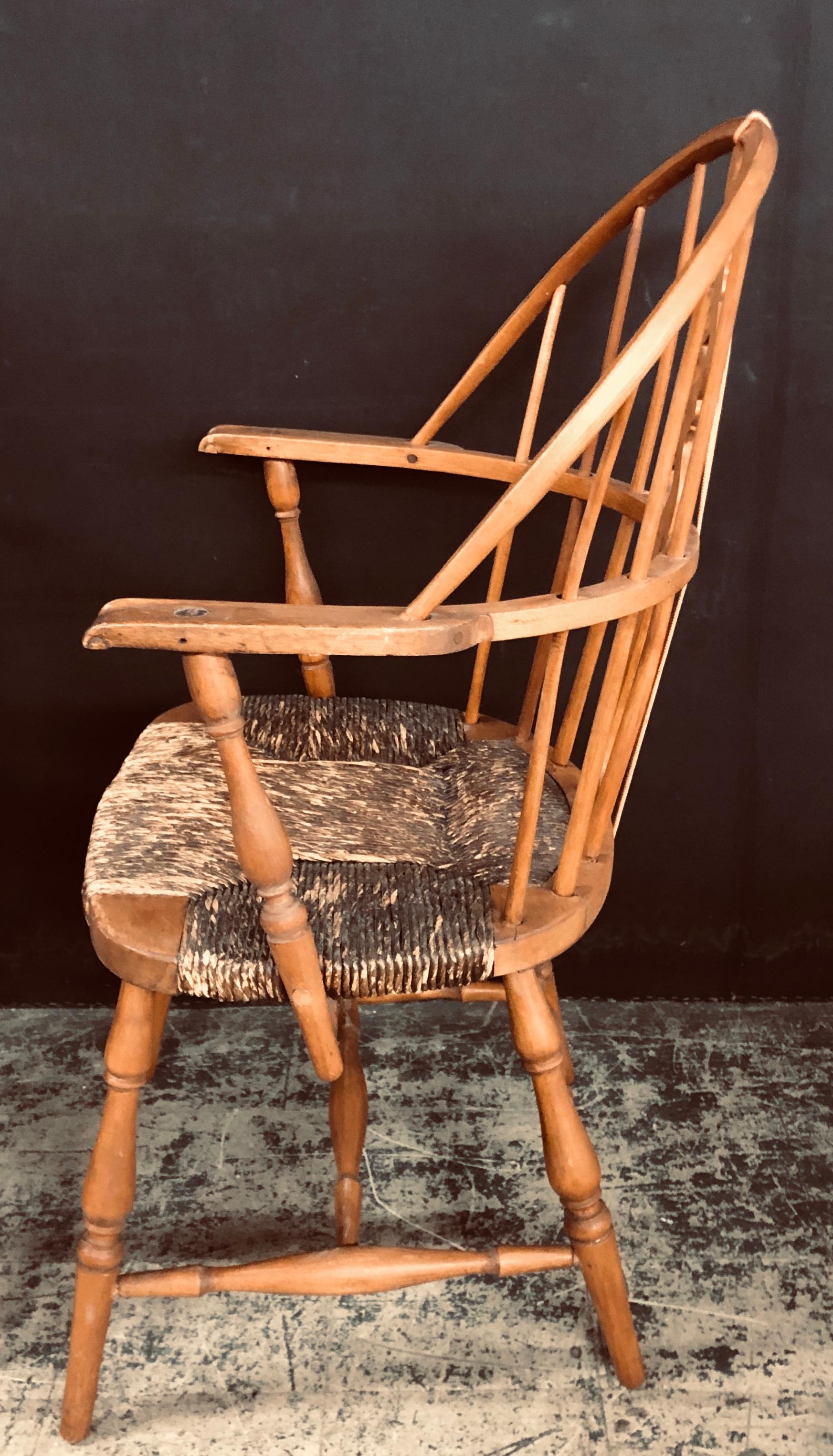 English Windsor Bow-Brace Back Dining Chairs with Decorative Splat 2