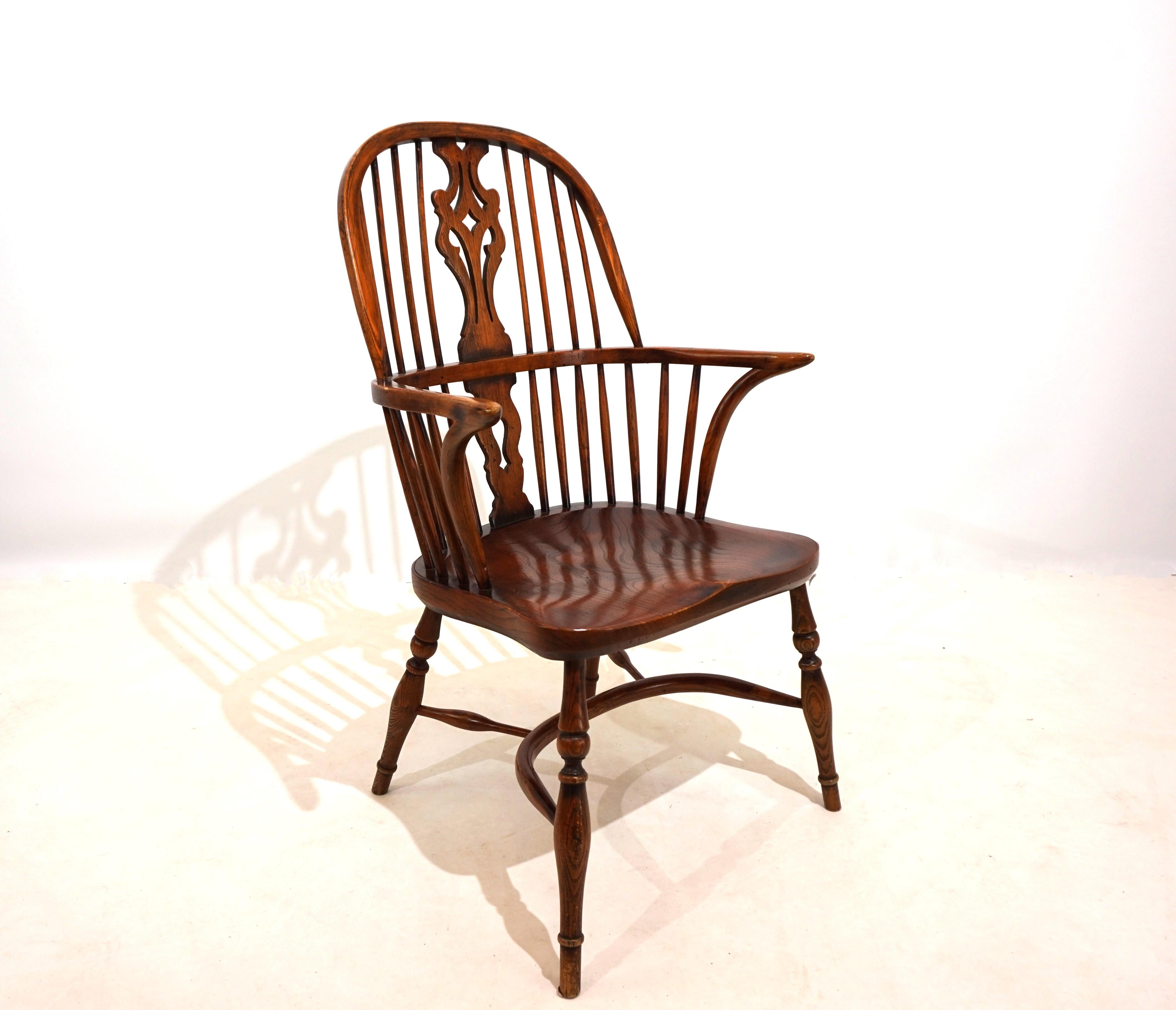 English Windsor chair with armrests For Sale 7
