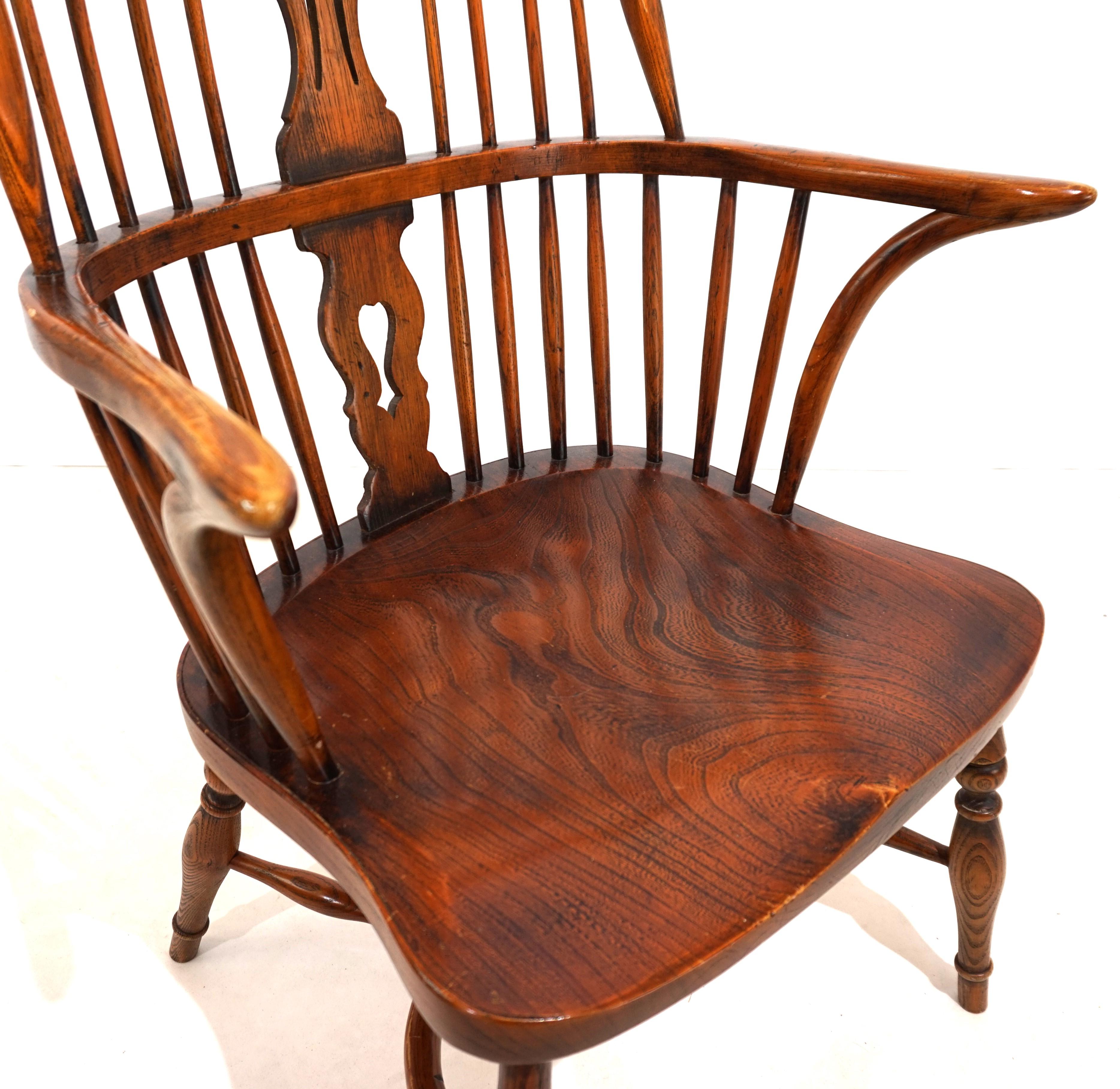 English Windsor chair with armrests For Sale 8