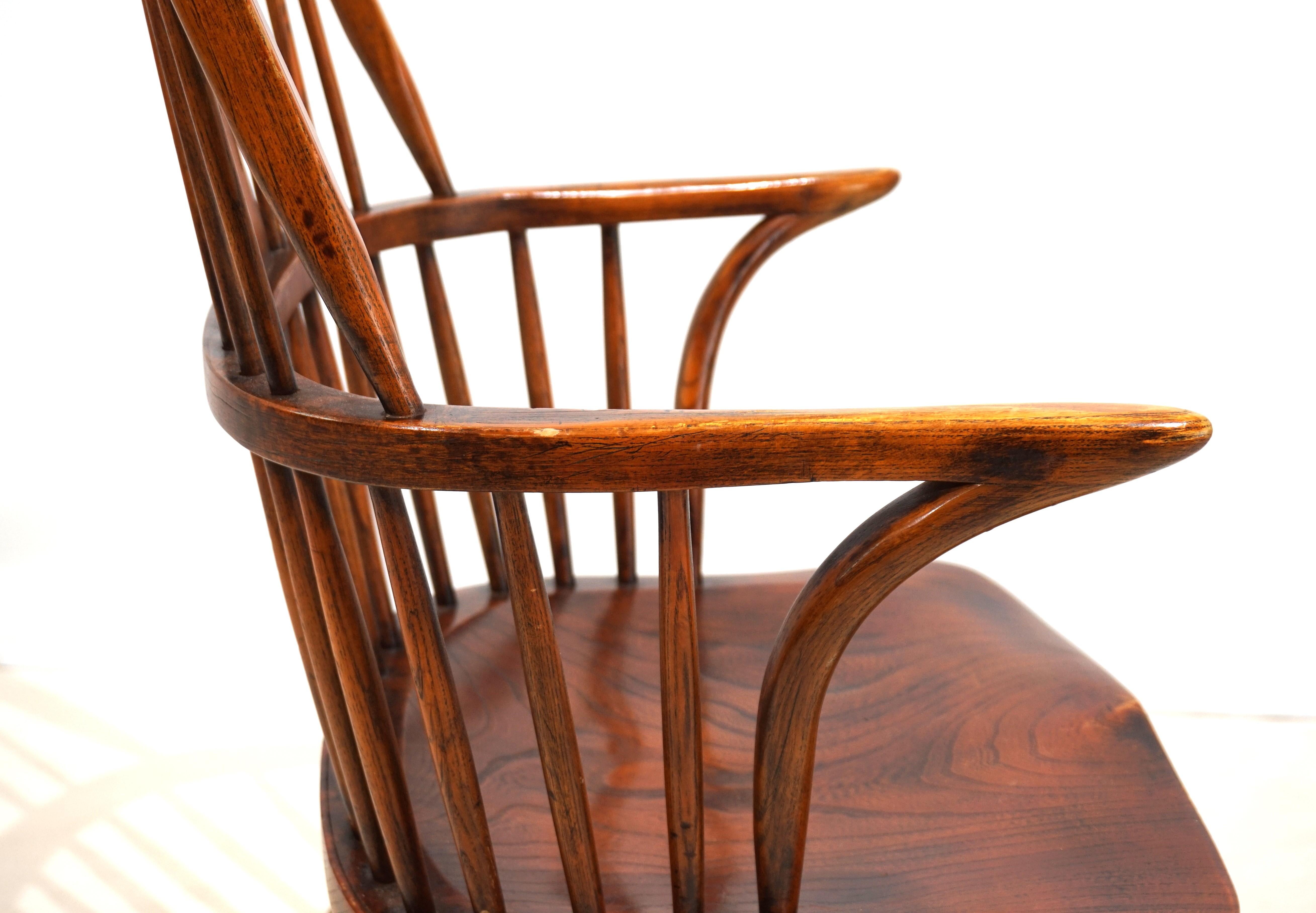 English Windsor chair with armrests For Sale 9