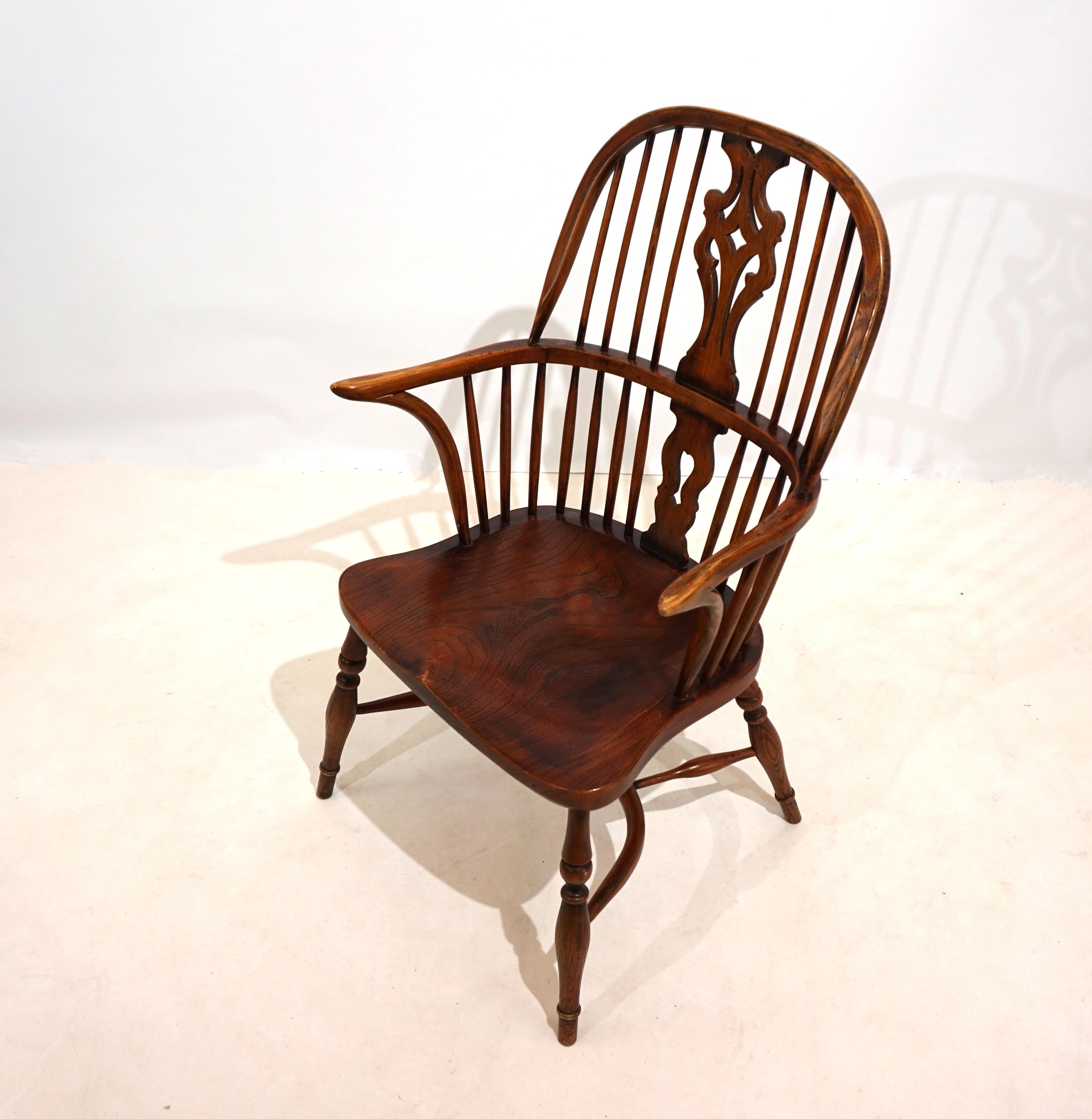 English Windsor chair with armrests For Sale 10