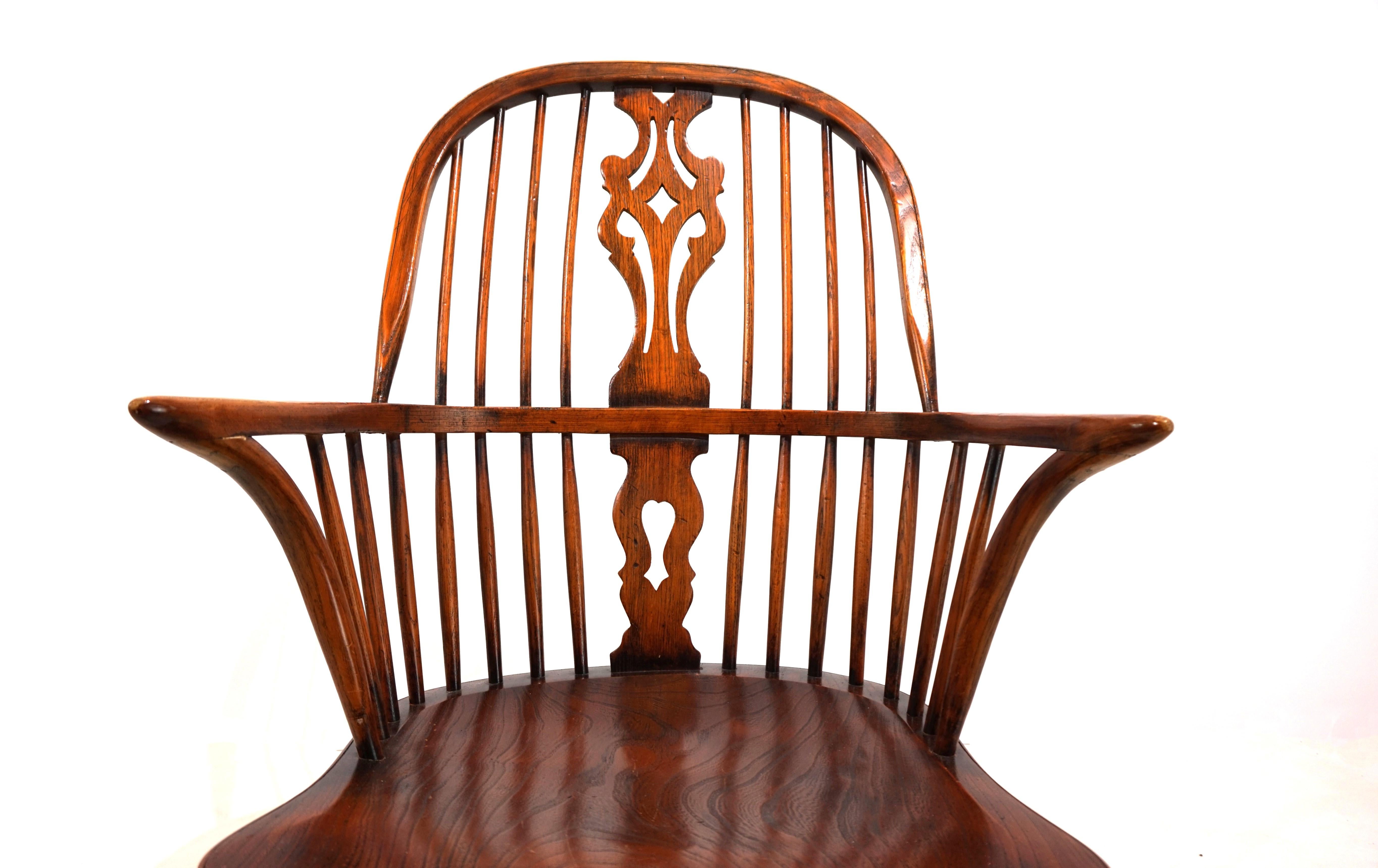 English Windsor chair with armrests For Sale 1