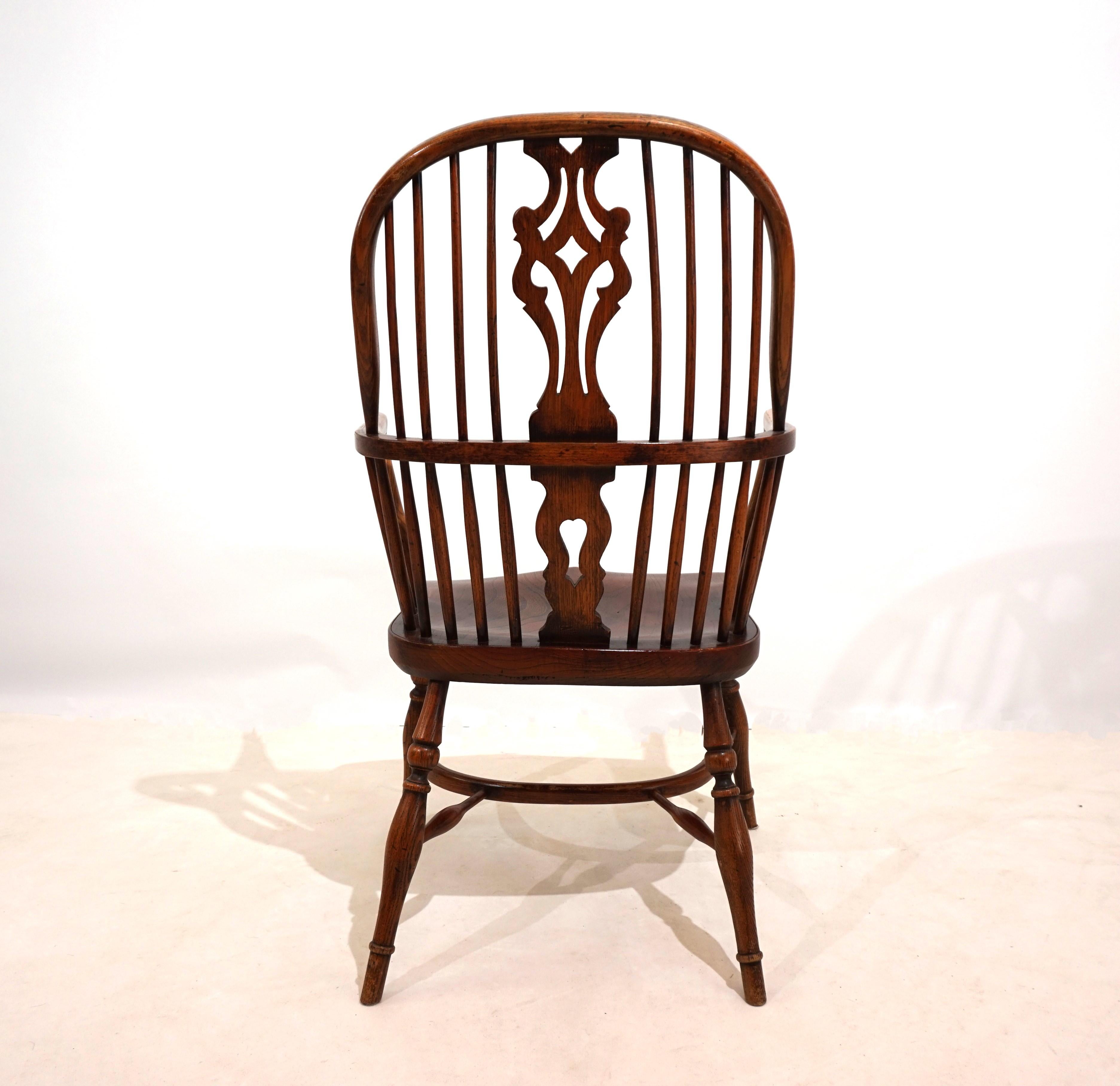 English Windsor chair with armrests For Sale 2