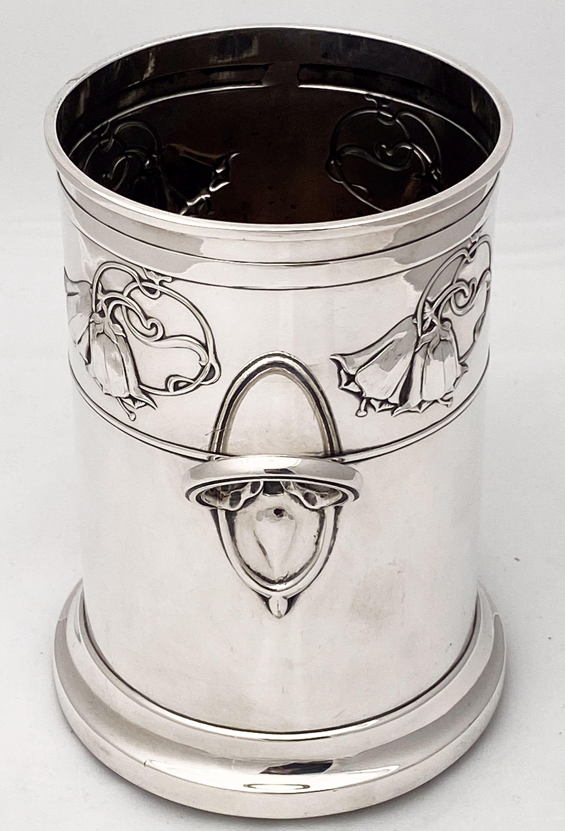 Portabottiglie da vino inglese con design floreale Art Nouveau in vendita 9