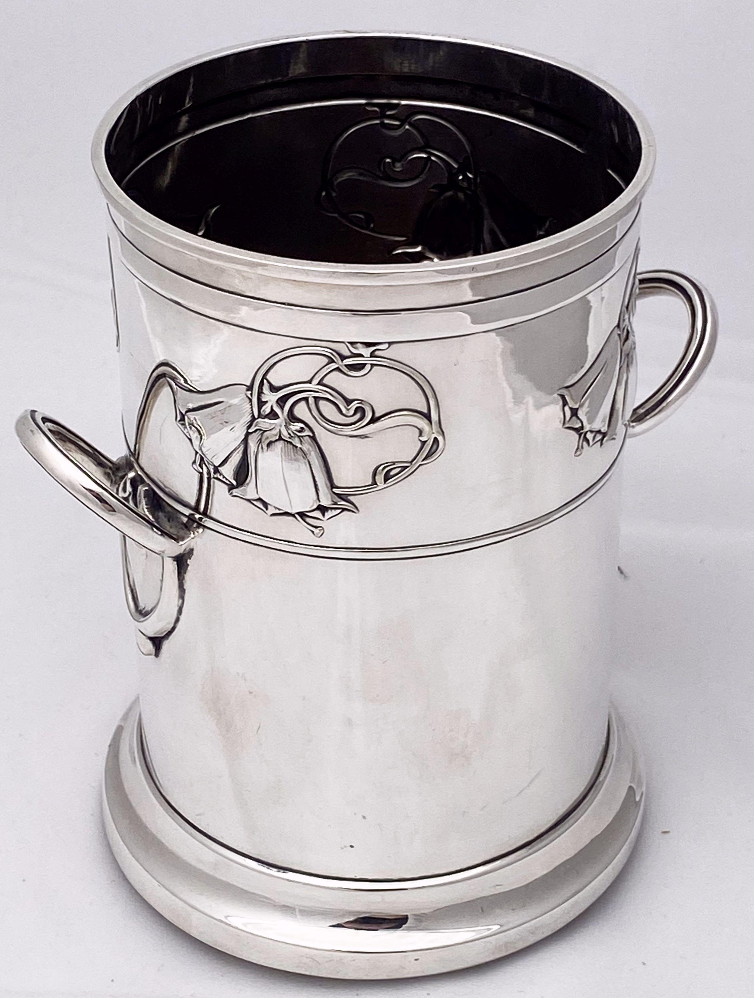 Metallo Portabottiglie da vino inglese con design floreale Art Nouveau in vendita