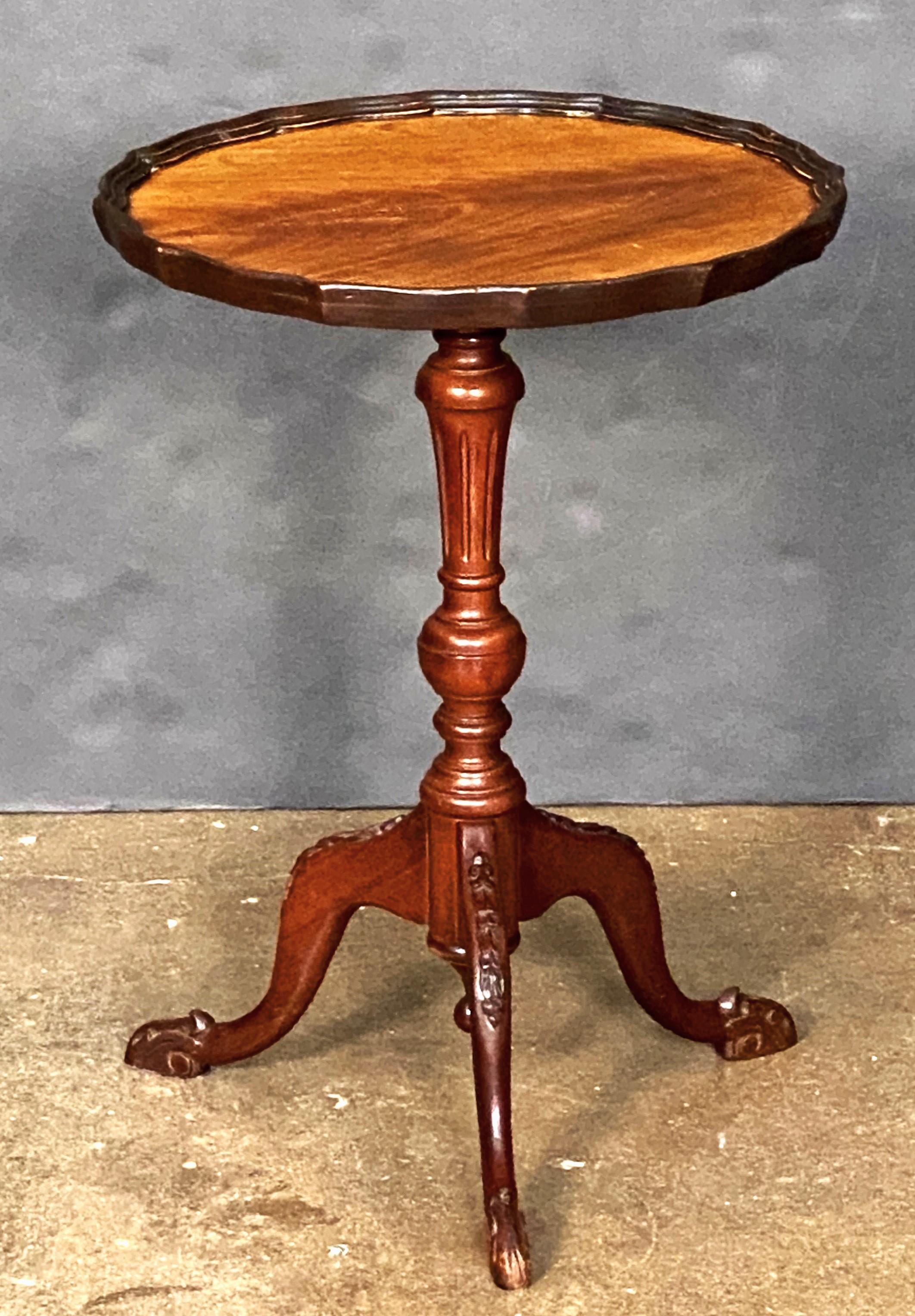 20th Century English Wine or Cocktail Table of Flame Walnut (Dia 15 3/4)