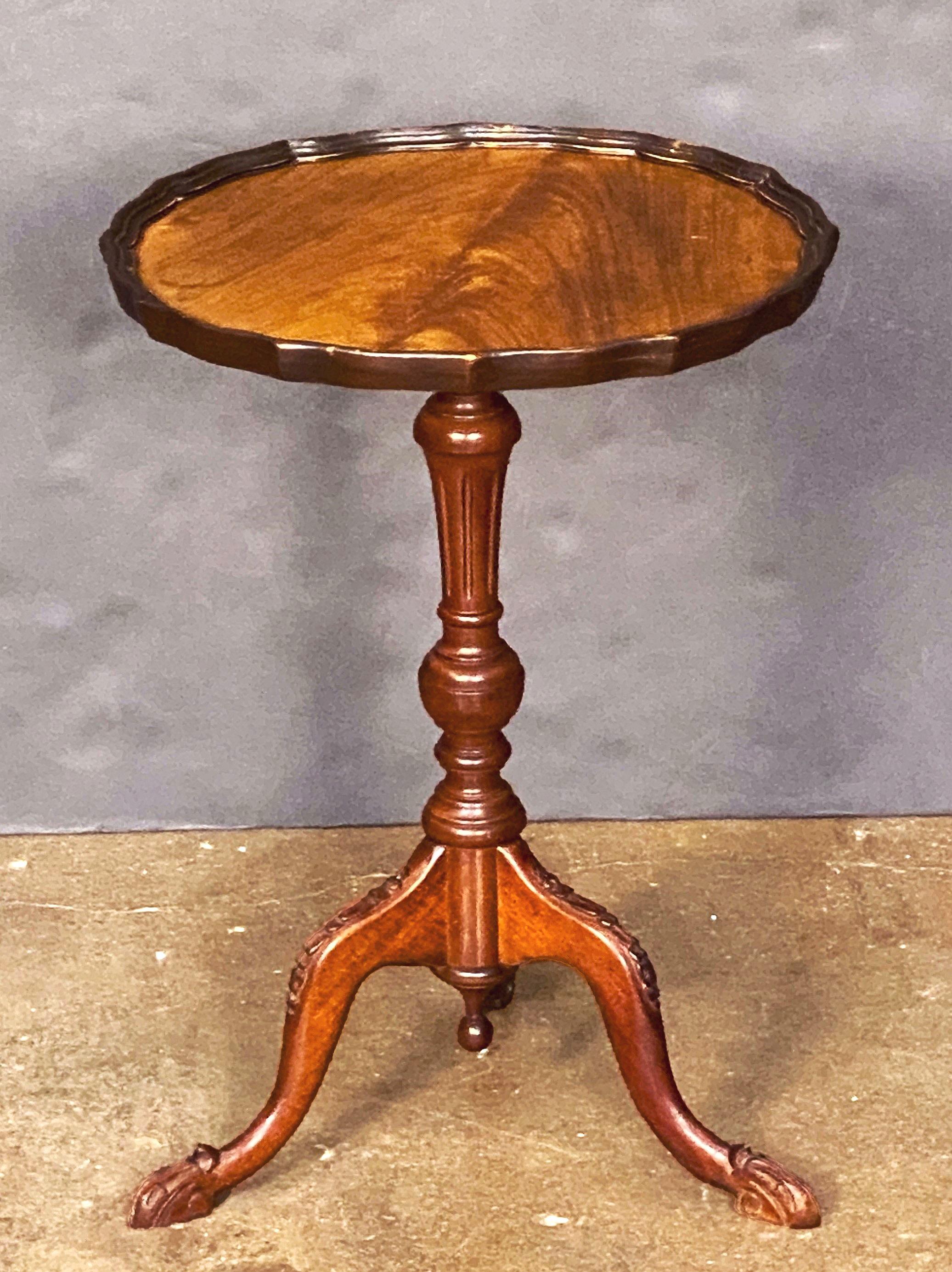 Wood English Wine or Cocktail Table of Flame Walnut (Dia 15 3/4)