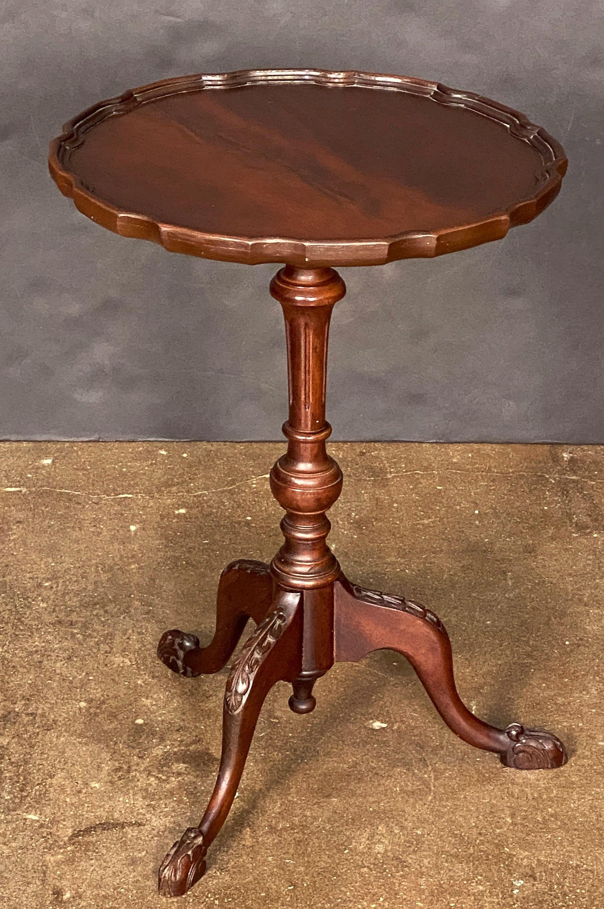 Édouardien Table à vin ou à cocktail anglaise en acajou (Dia 15 1/2) en vente