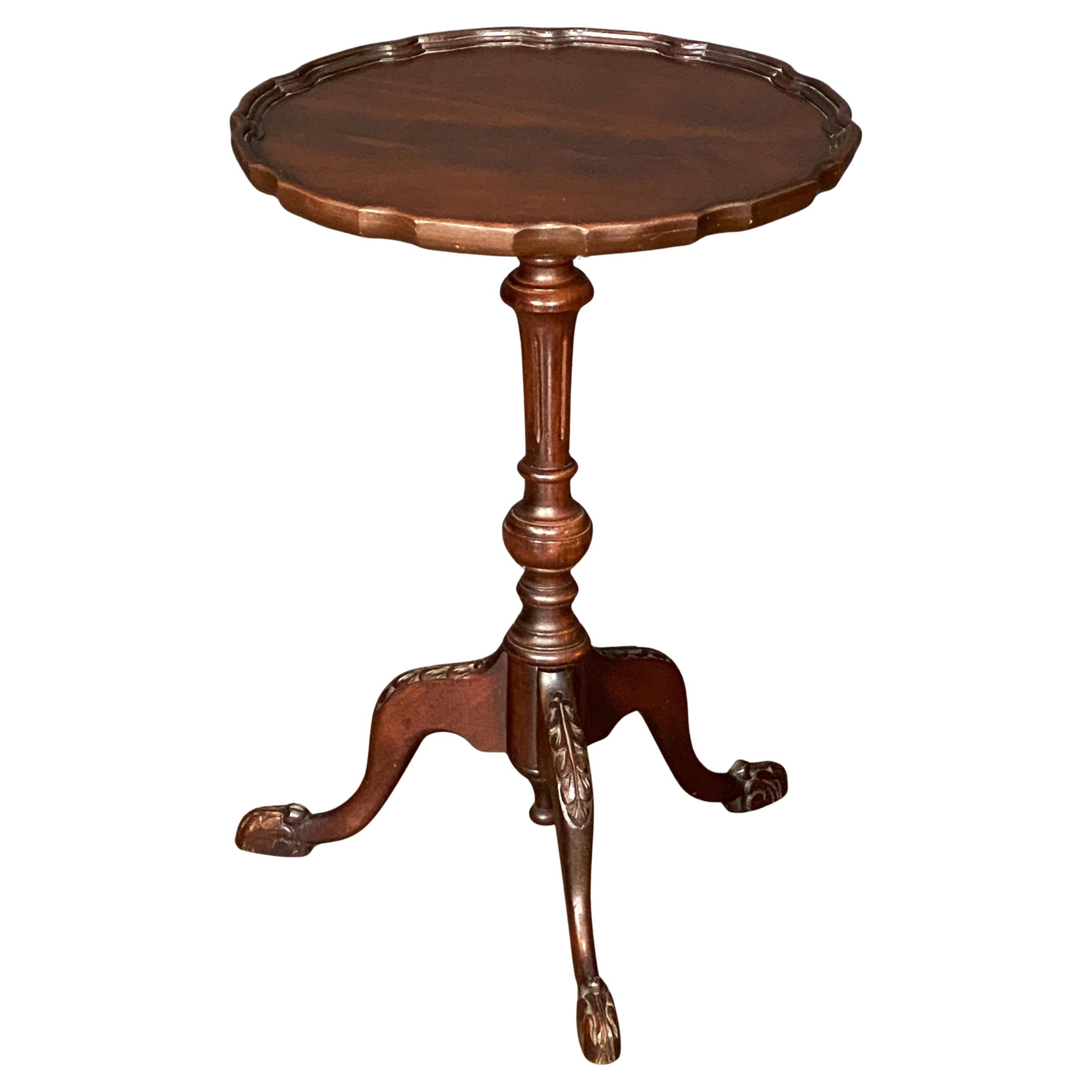 English Wine or Cocktail Table of Mahogany (Dia 15 1/2)