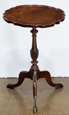 Table à vin anglaise en ronce de noyer