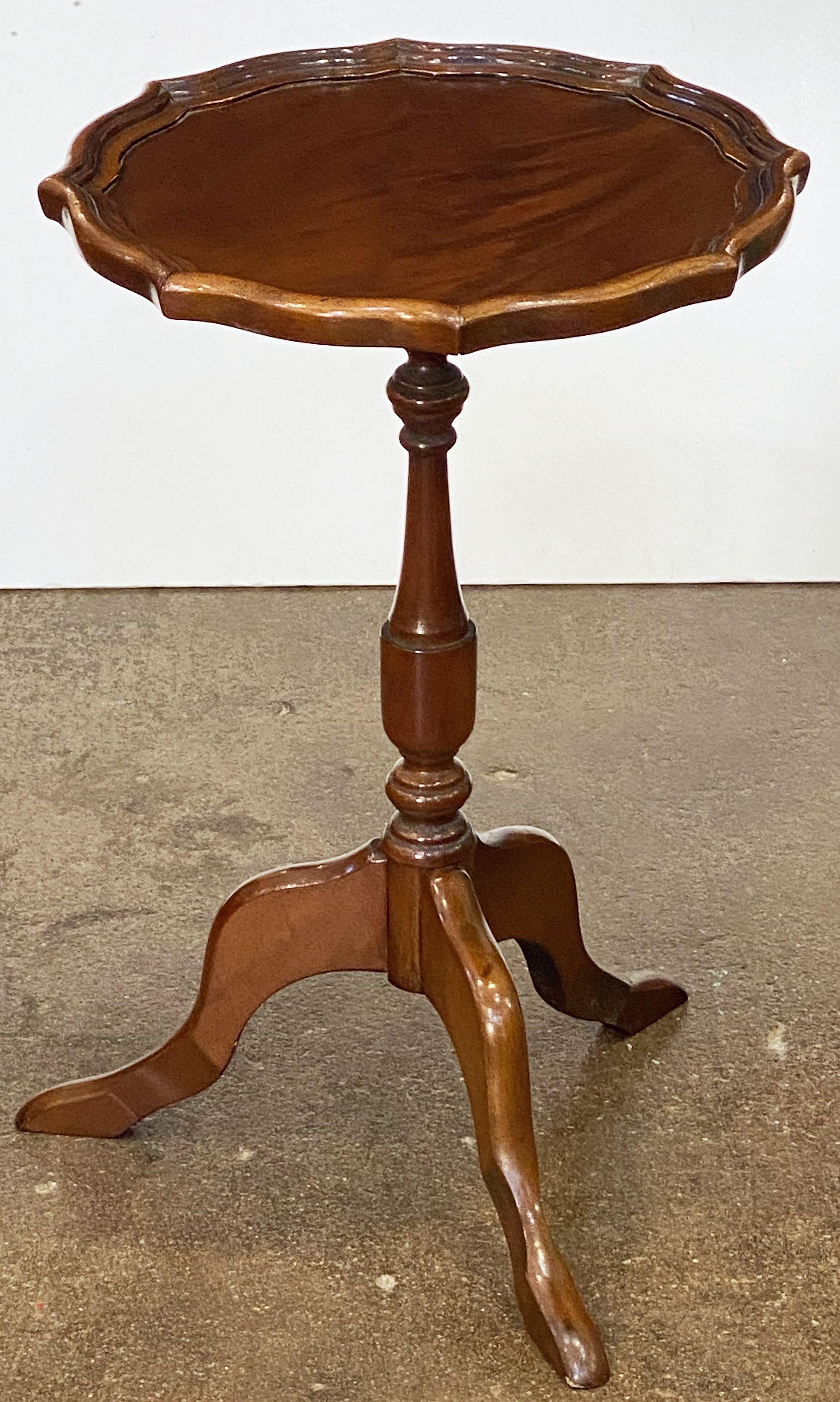 English Wine Table of Mahogany For Sale 12