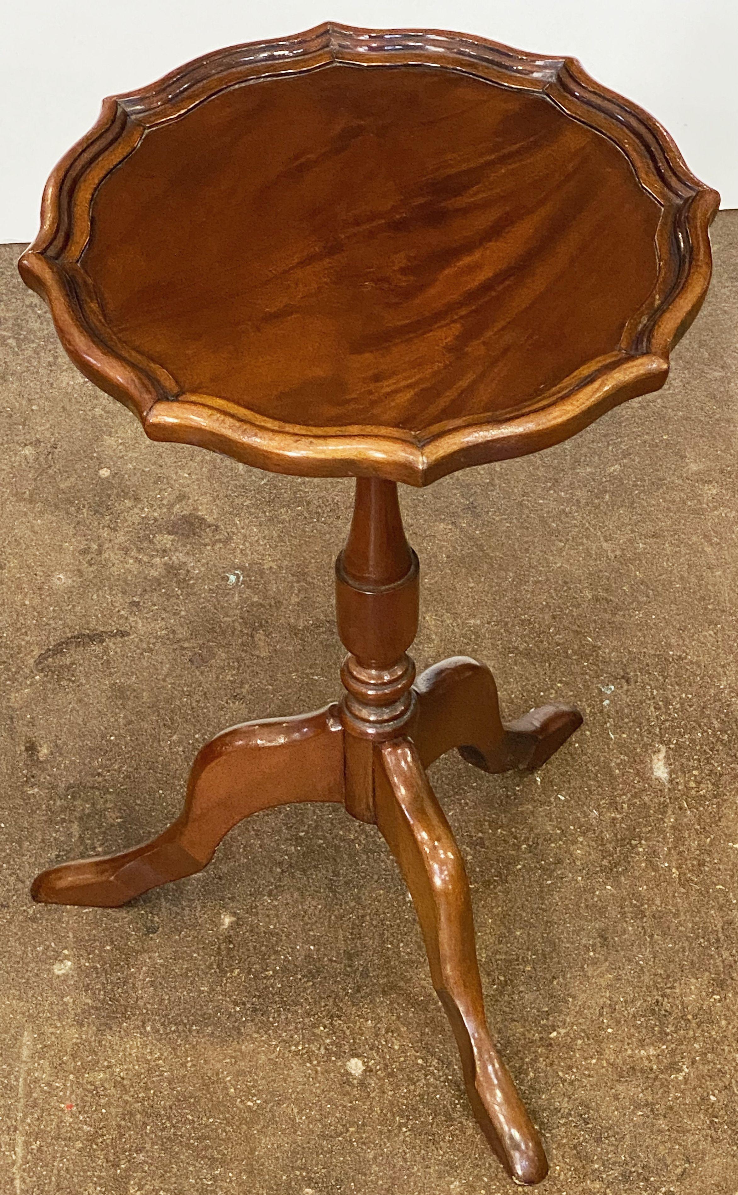 English Wine Table of Mahogany For Sale 13