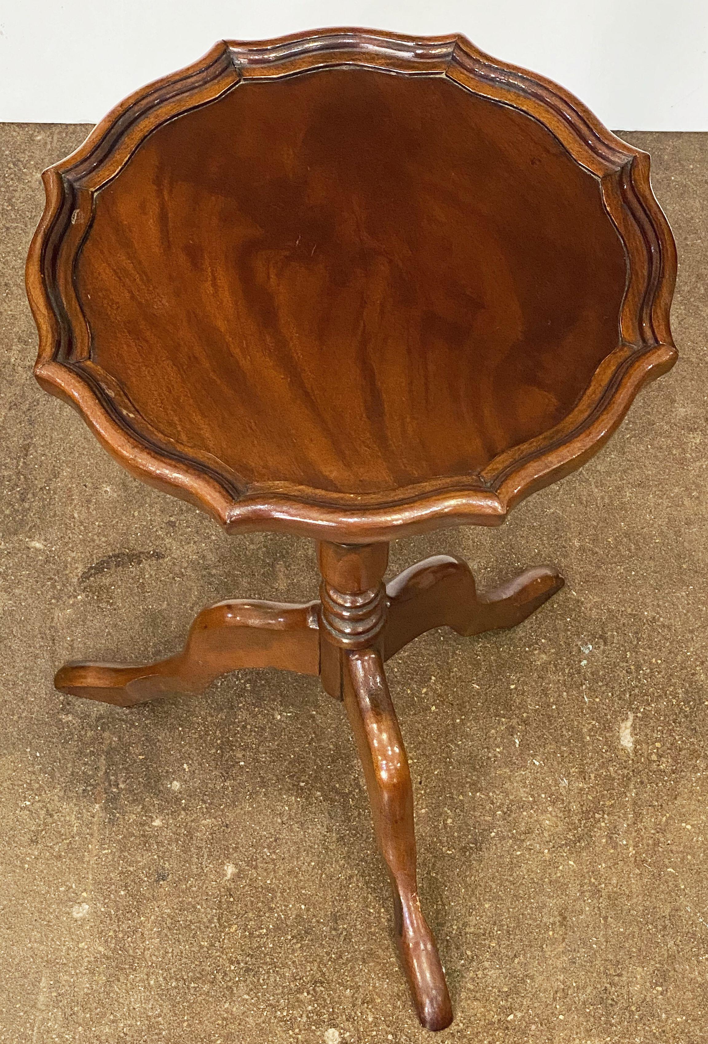 Wood English Wine Table of Mahogany For Sale
