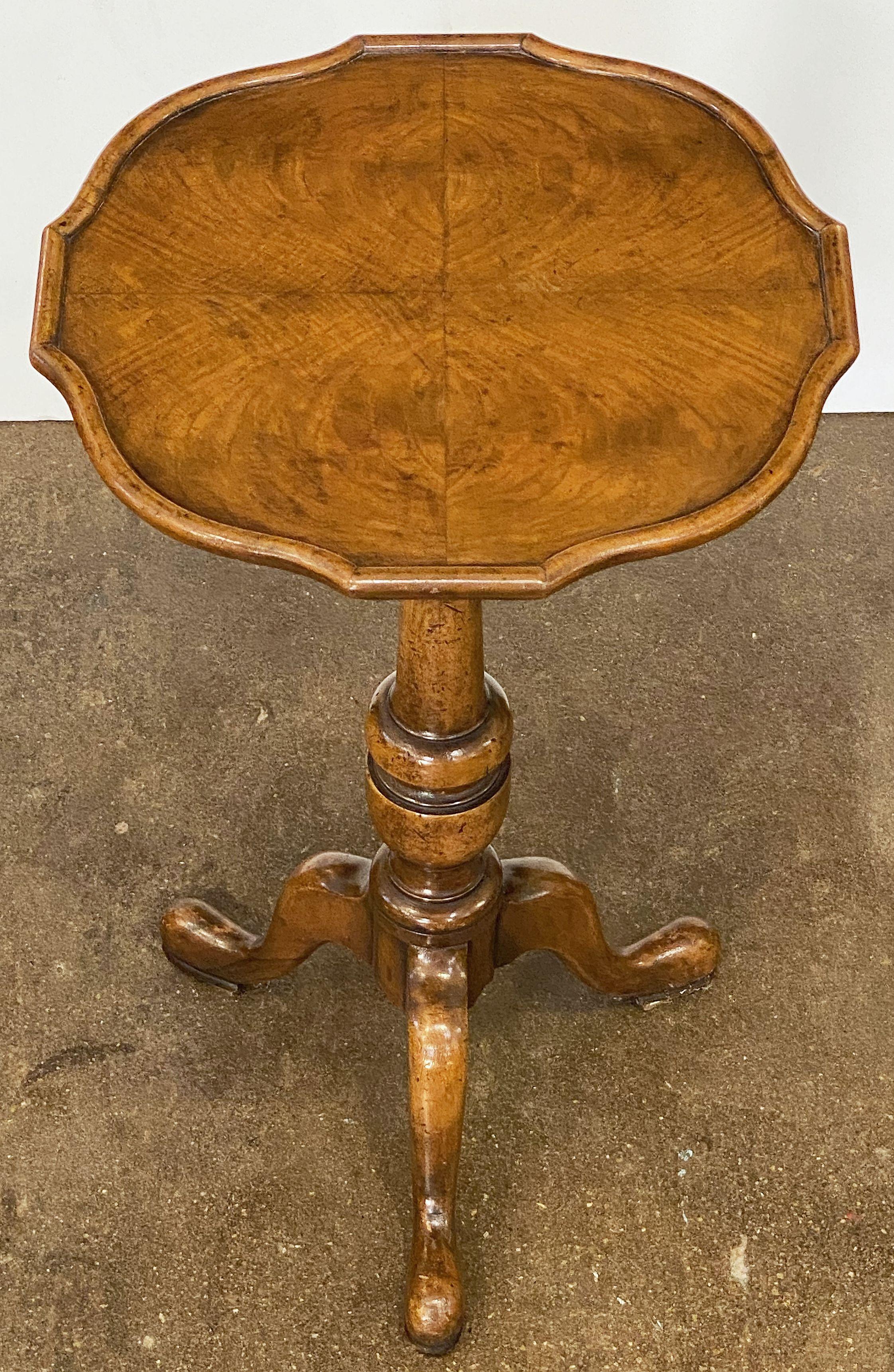 English Wine Table of Walnut For Sale 1