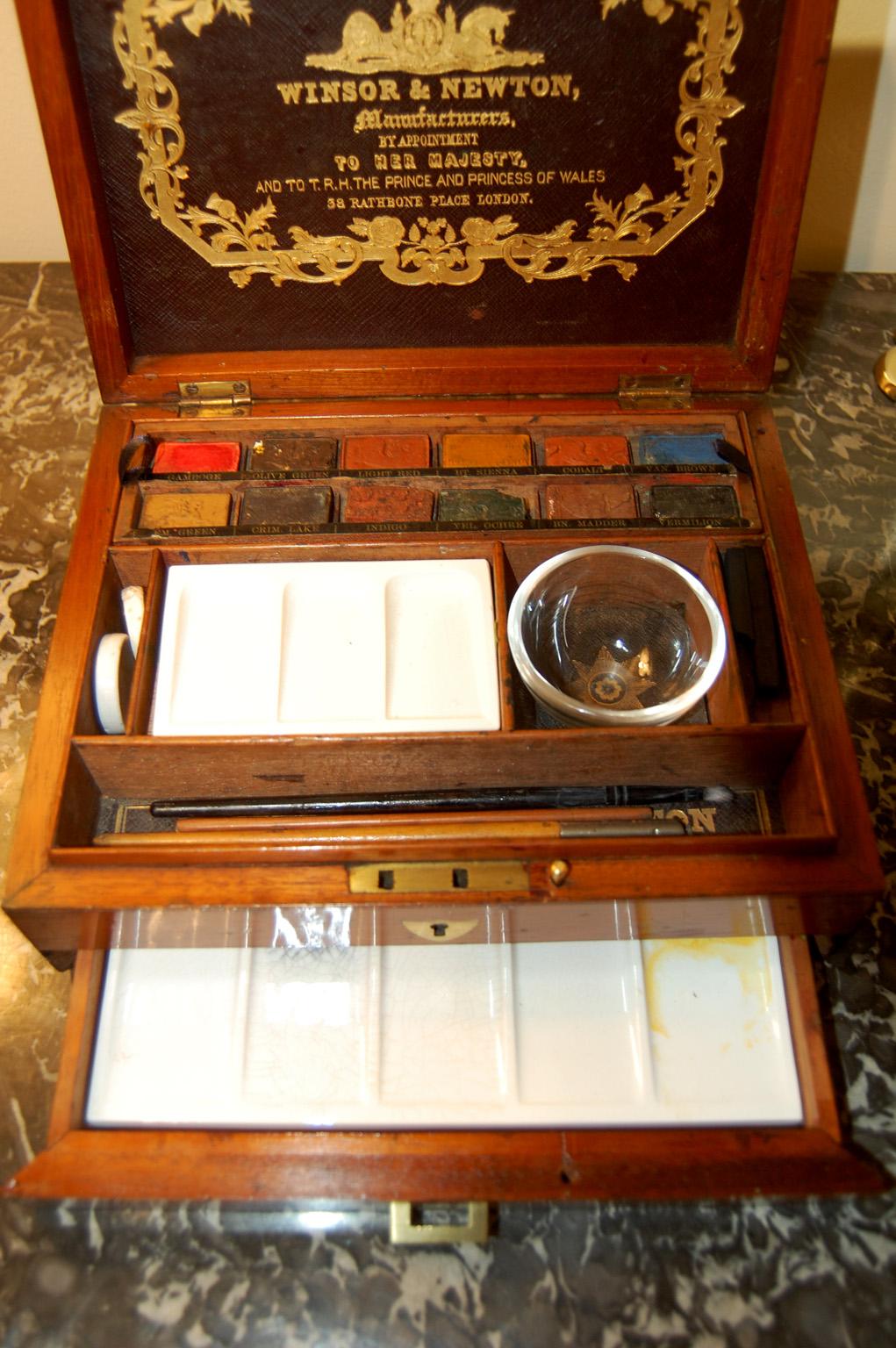 English Winsor and Newton Paint Box with Drawer, Paint and Pallettes circa 1865 In Good Condition For Sale In Wells, ME