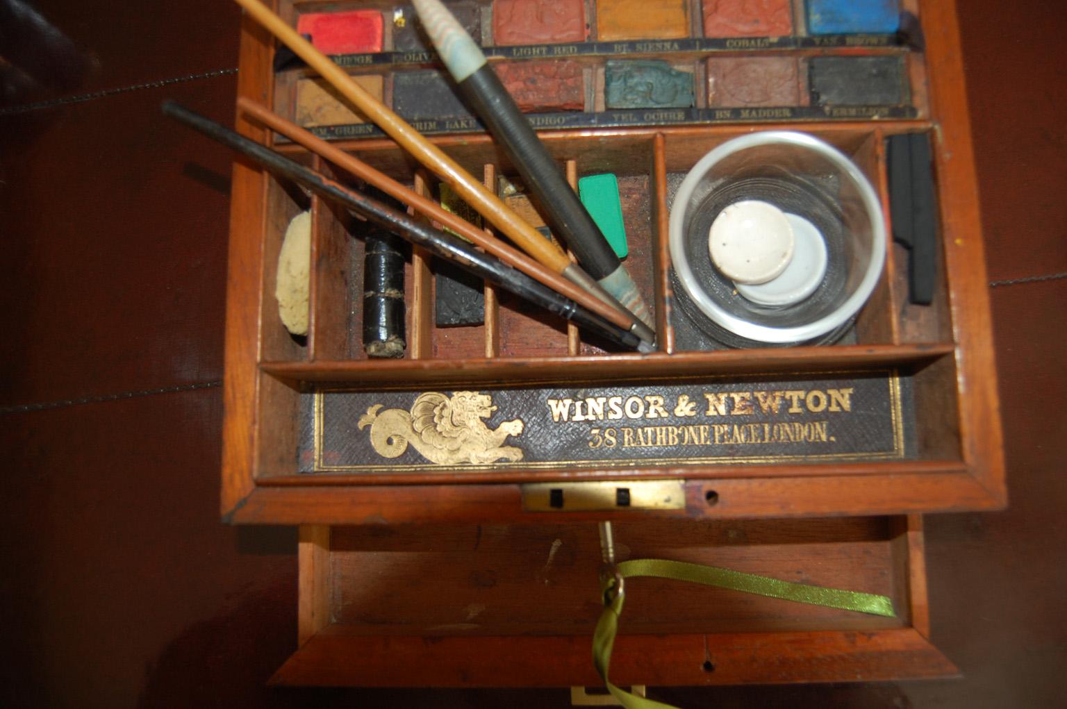 English Winsor and Newton Paint Box with Drawer, Paint and Pallettes circa 1865 For Sale 1