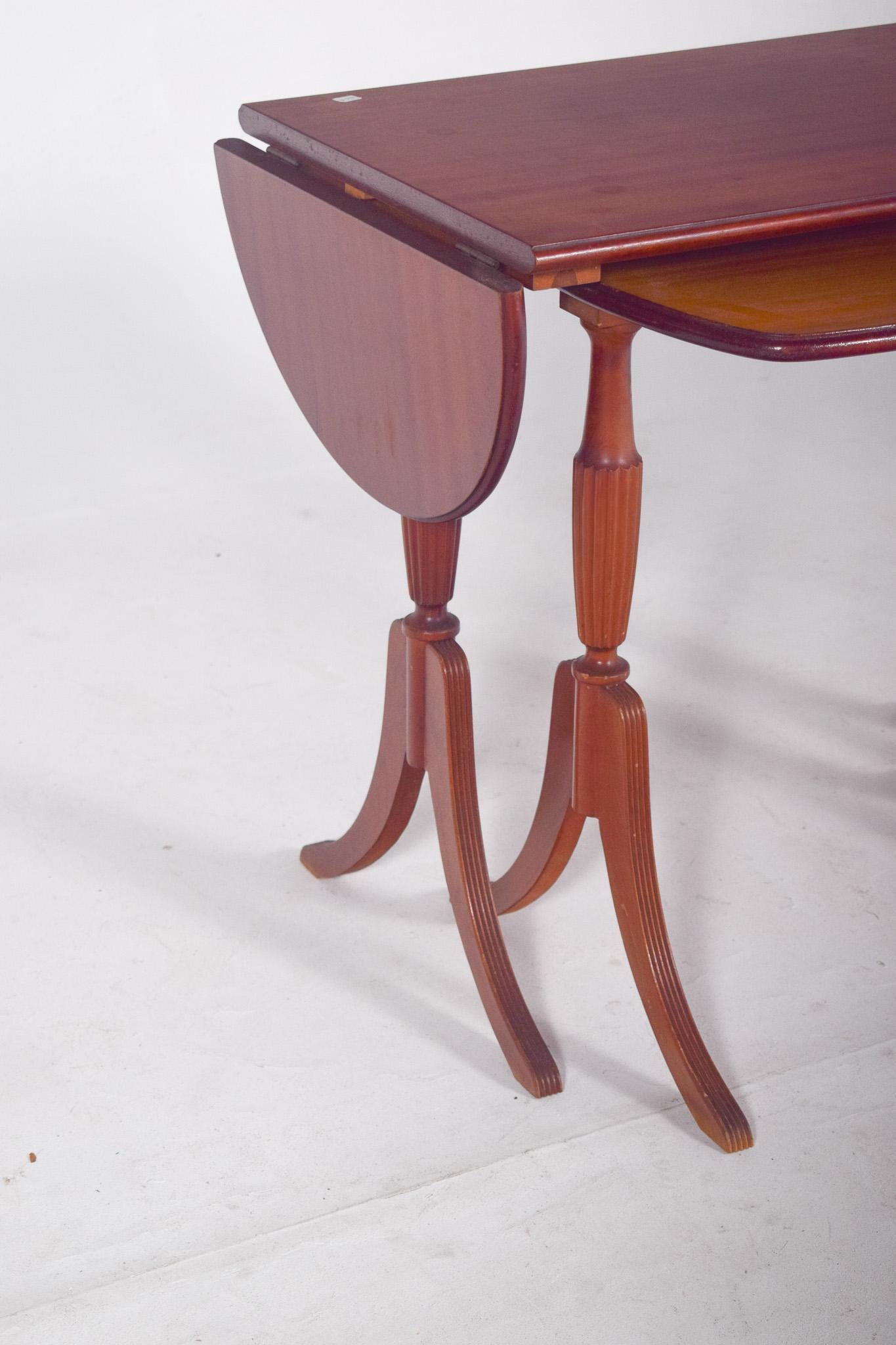 Anglais English Wood Nesting Tables en vente