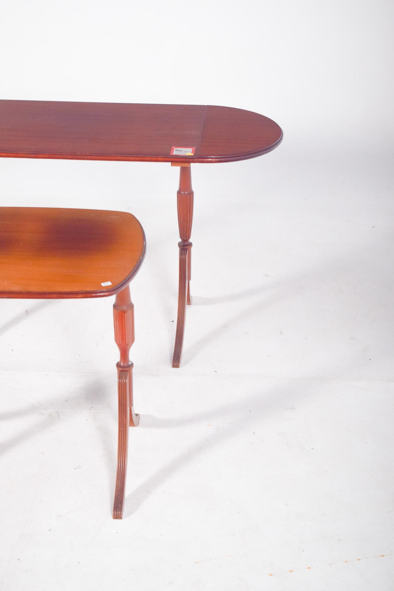 English Wood Nesting Tables en vente 2
