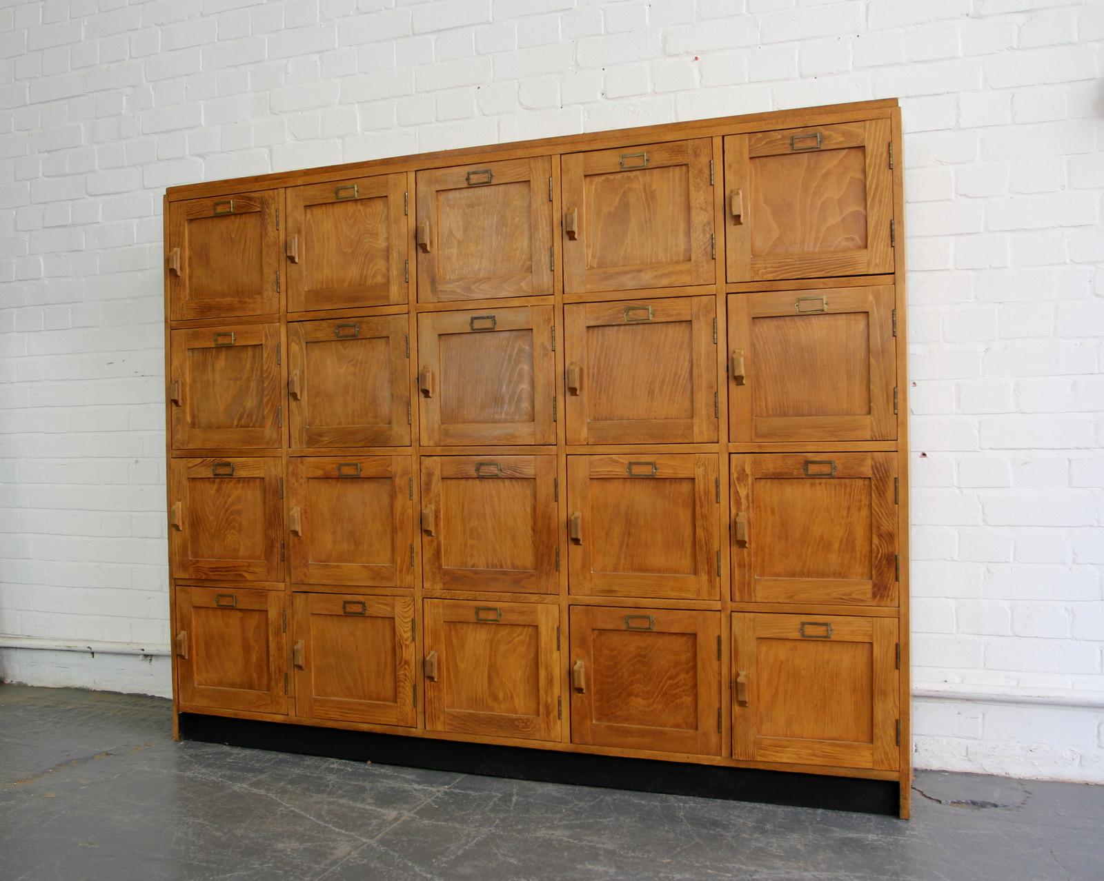 English Wooden School Lockers, circa 1950s In Good Condition In Gloucester, GB