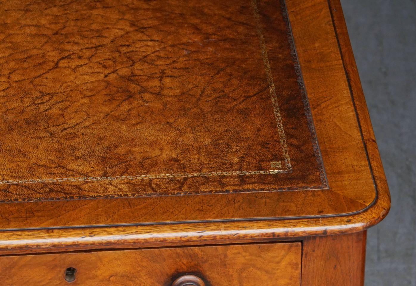 English Writing Desk or Table of Mahogany with Leather Top from the 19th Century 10