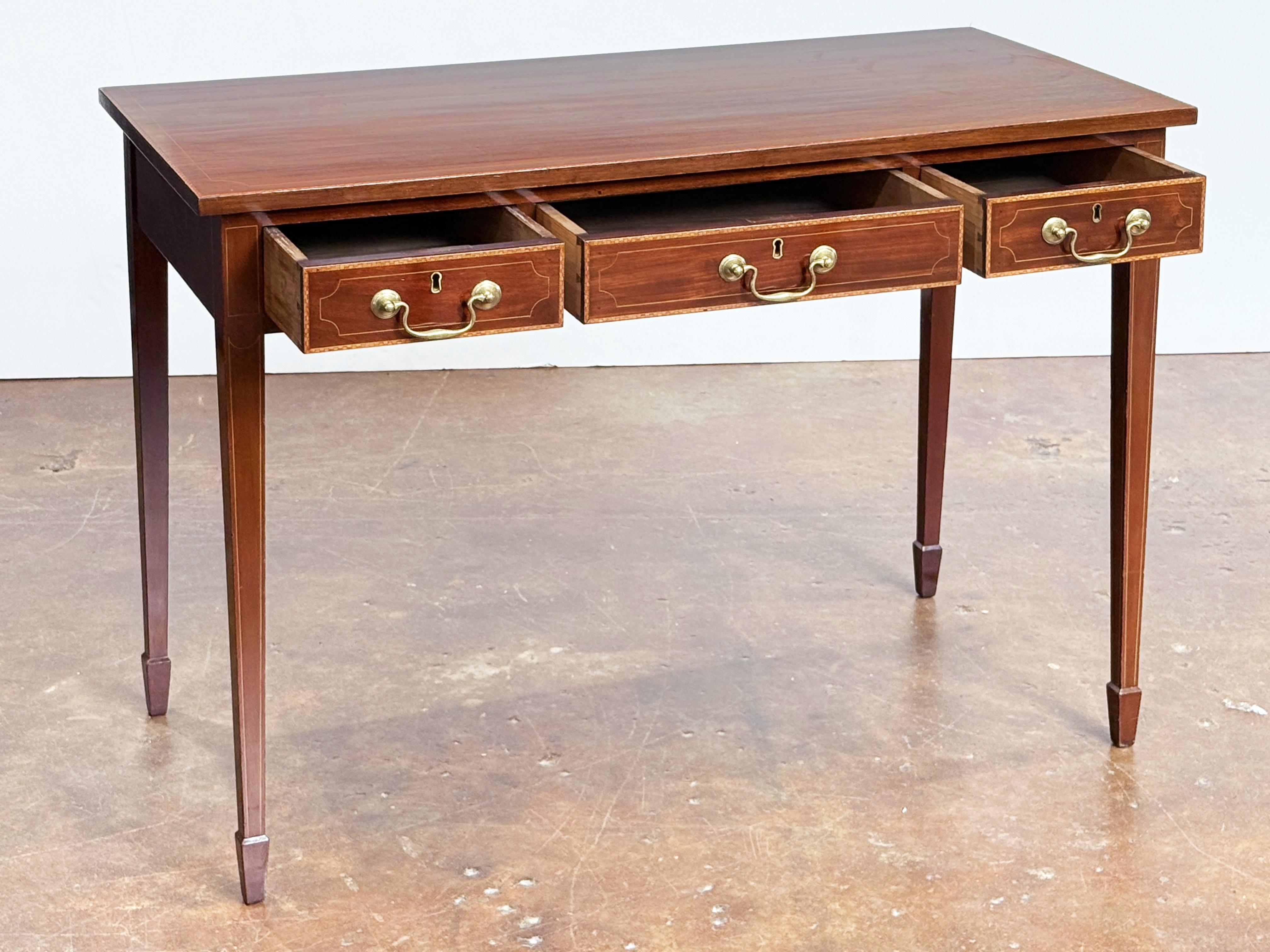 Intarsio English Writing Table or Desk of Inlaid Mahogany from the Edwardian Era in vendita