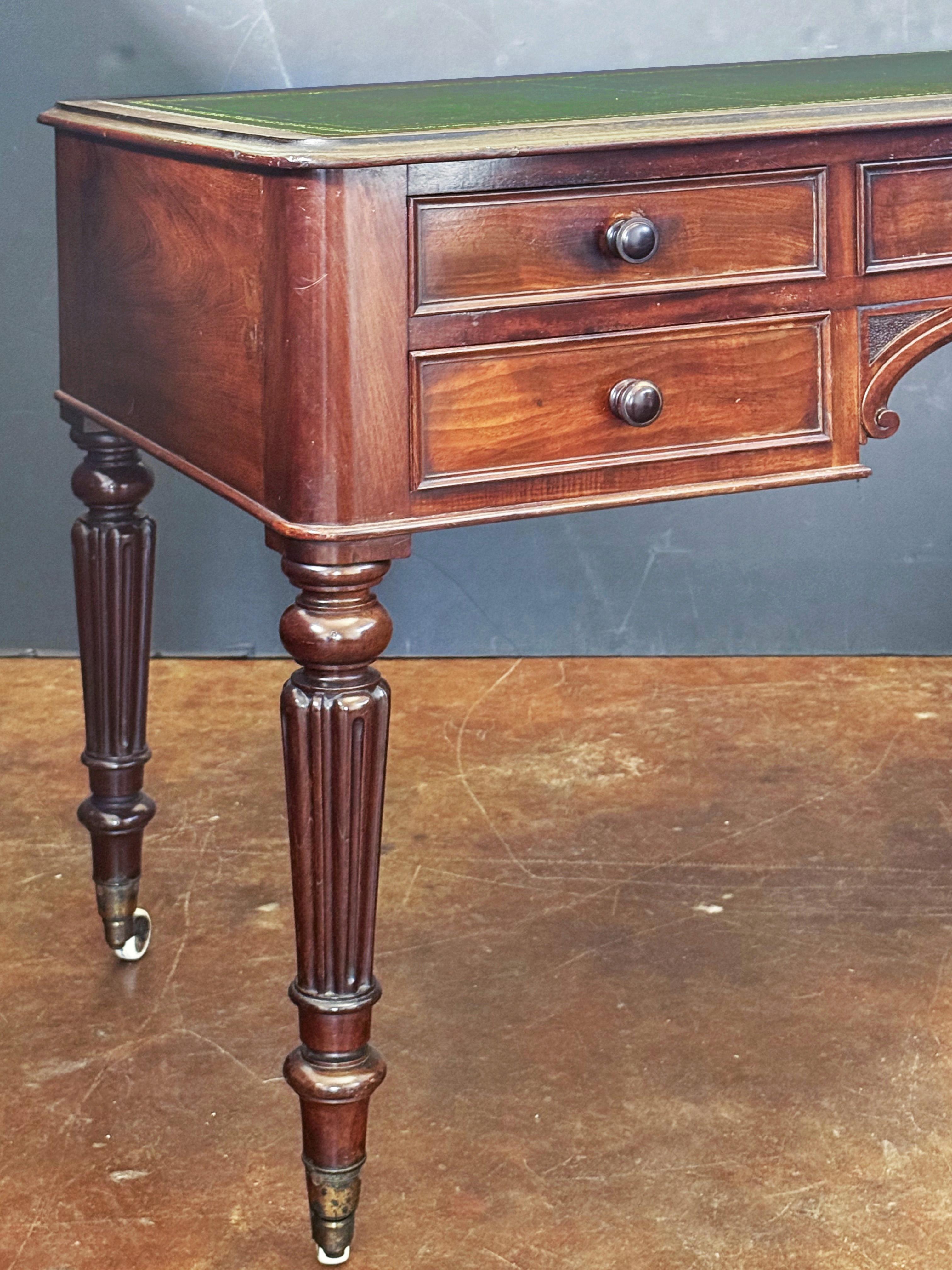 English Writing Table or Desk of Mahogany with Leather Top by Heal's of London In Good Condition For Sale In Austin, TX